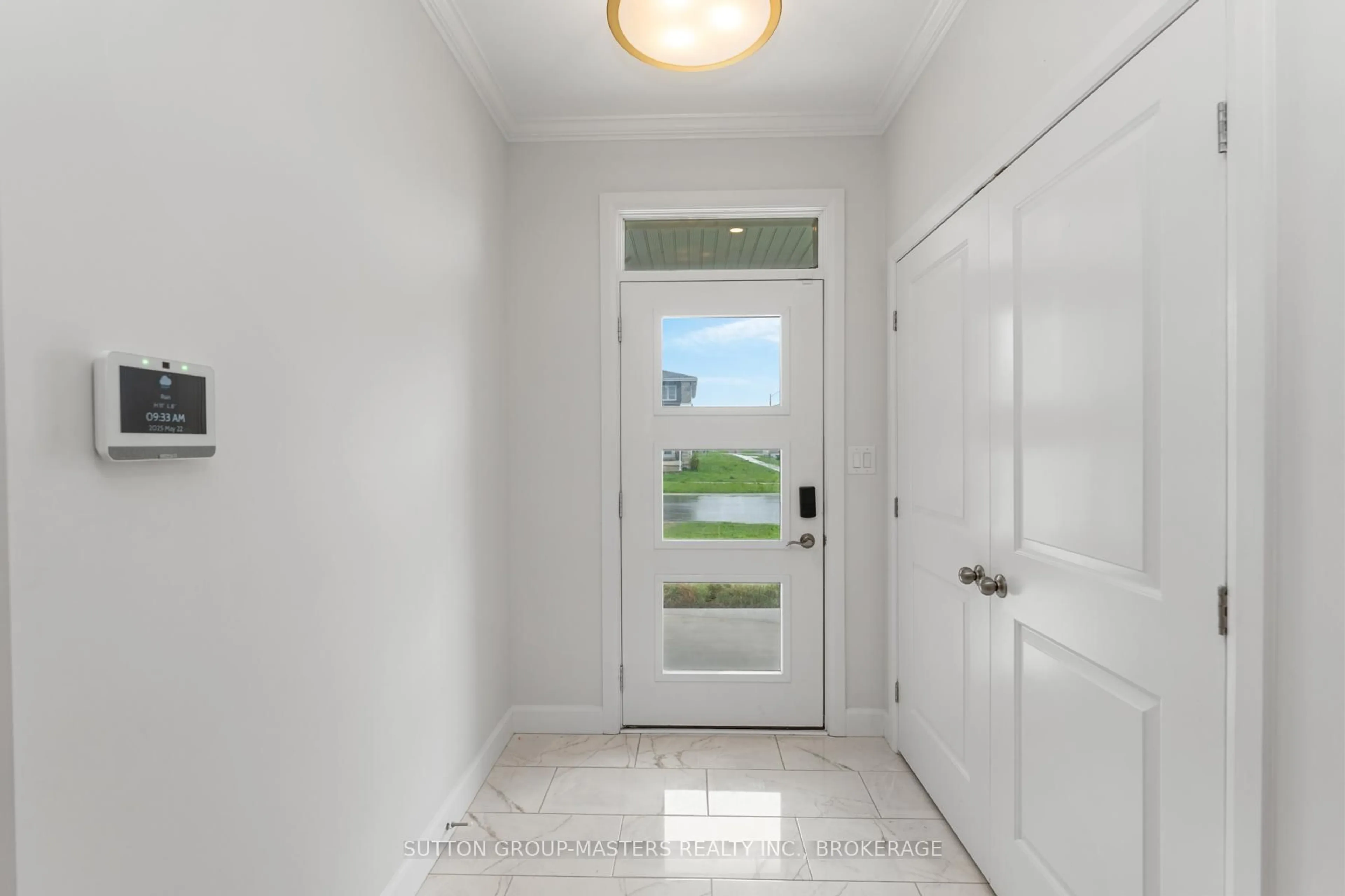 Indoor entryway for 11 Walden Pond Dr, Loyalist Ontario K7N 0E6