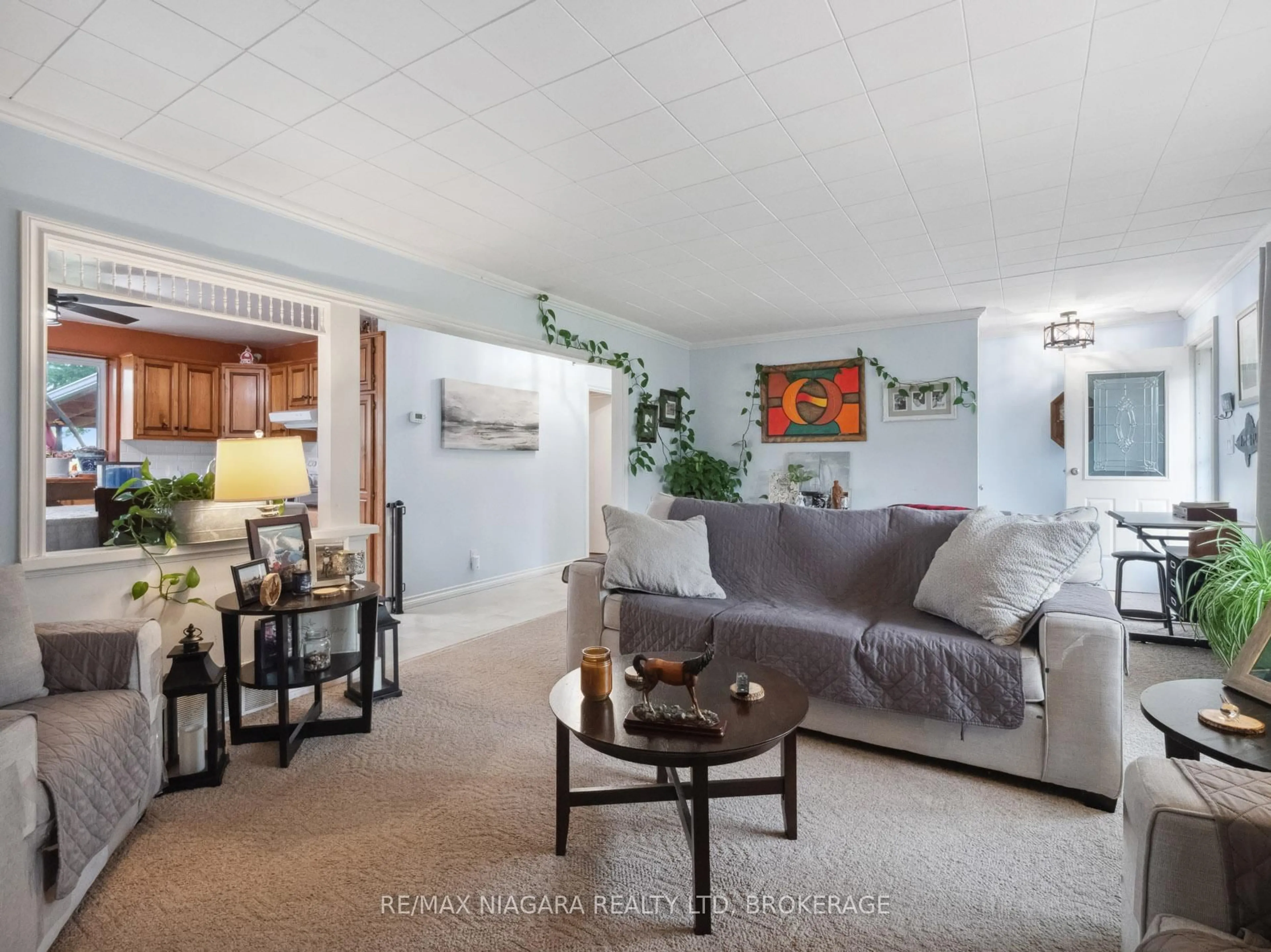 Living room with furniture, unknown for 3173 Highway 3 N/A, Port Colborne Ontario L3K 5V3