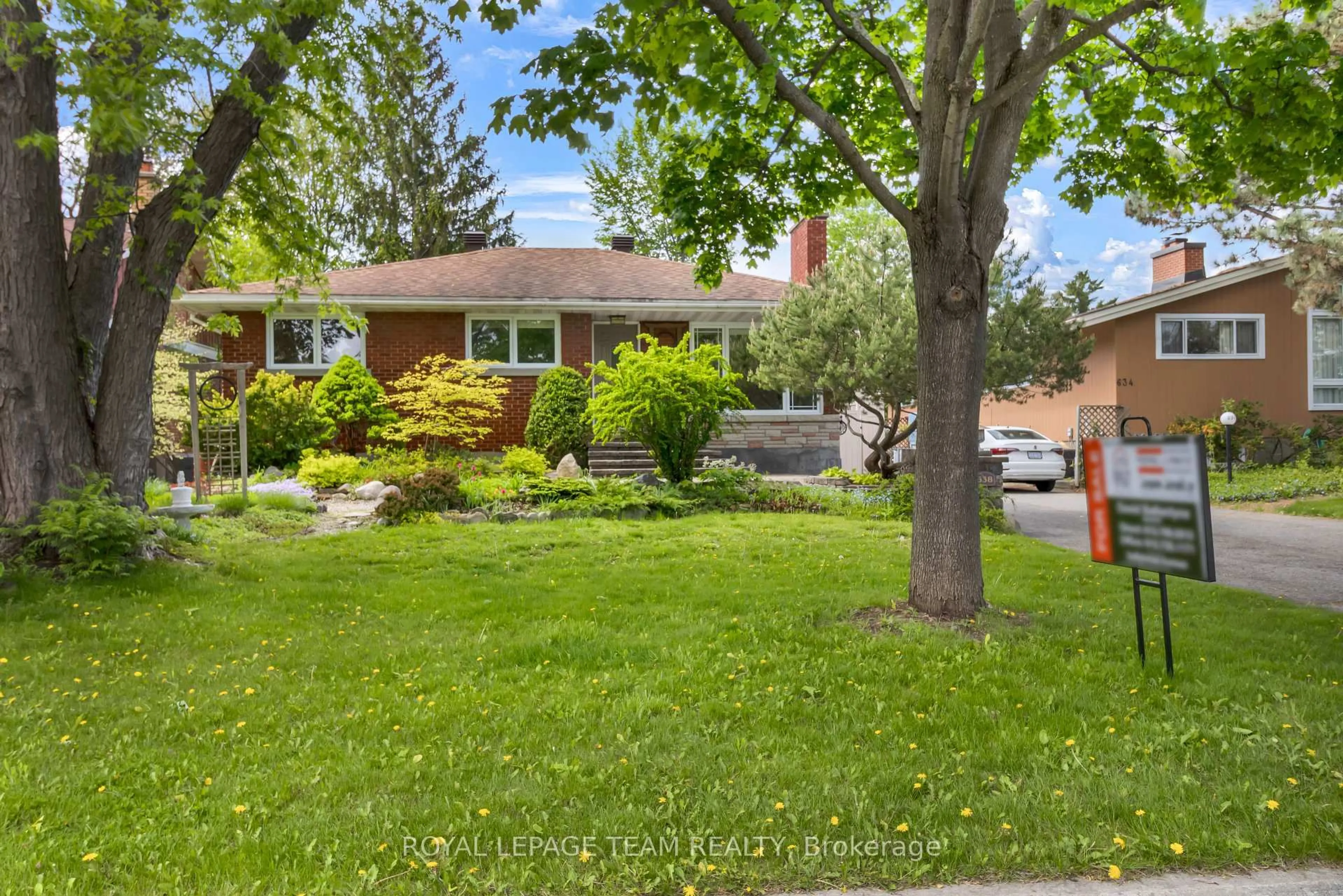 Patio, street for 638 Coronation Ave, Ottawa Ontario K1G 0M5