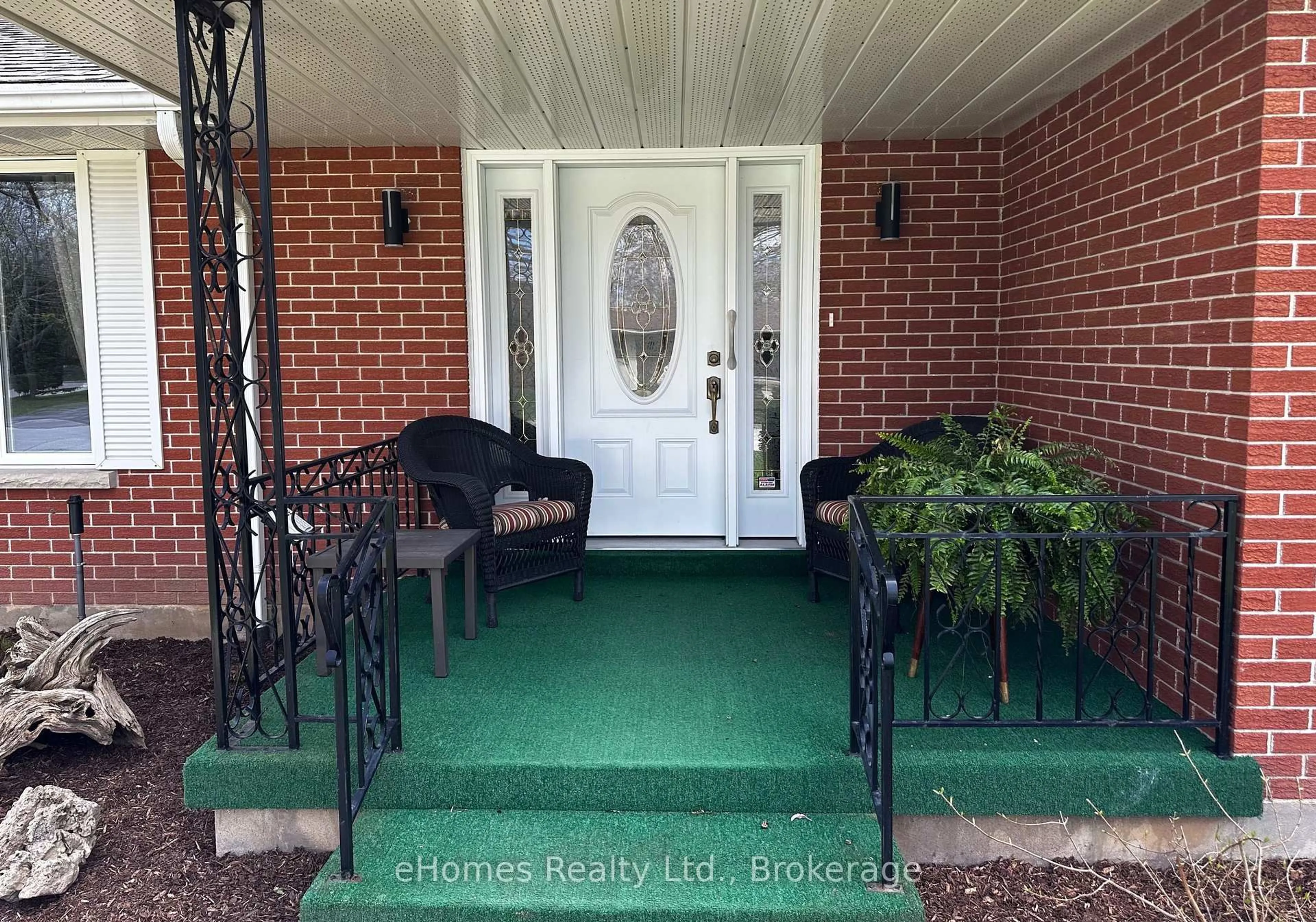 Indoor entryway for 525 4th A St, Owen Sound Ontario N4K 6A4