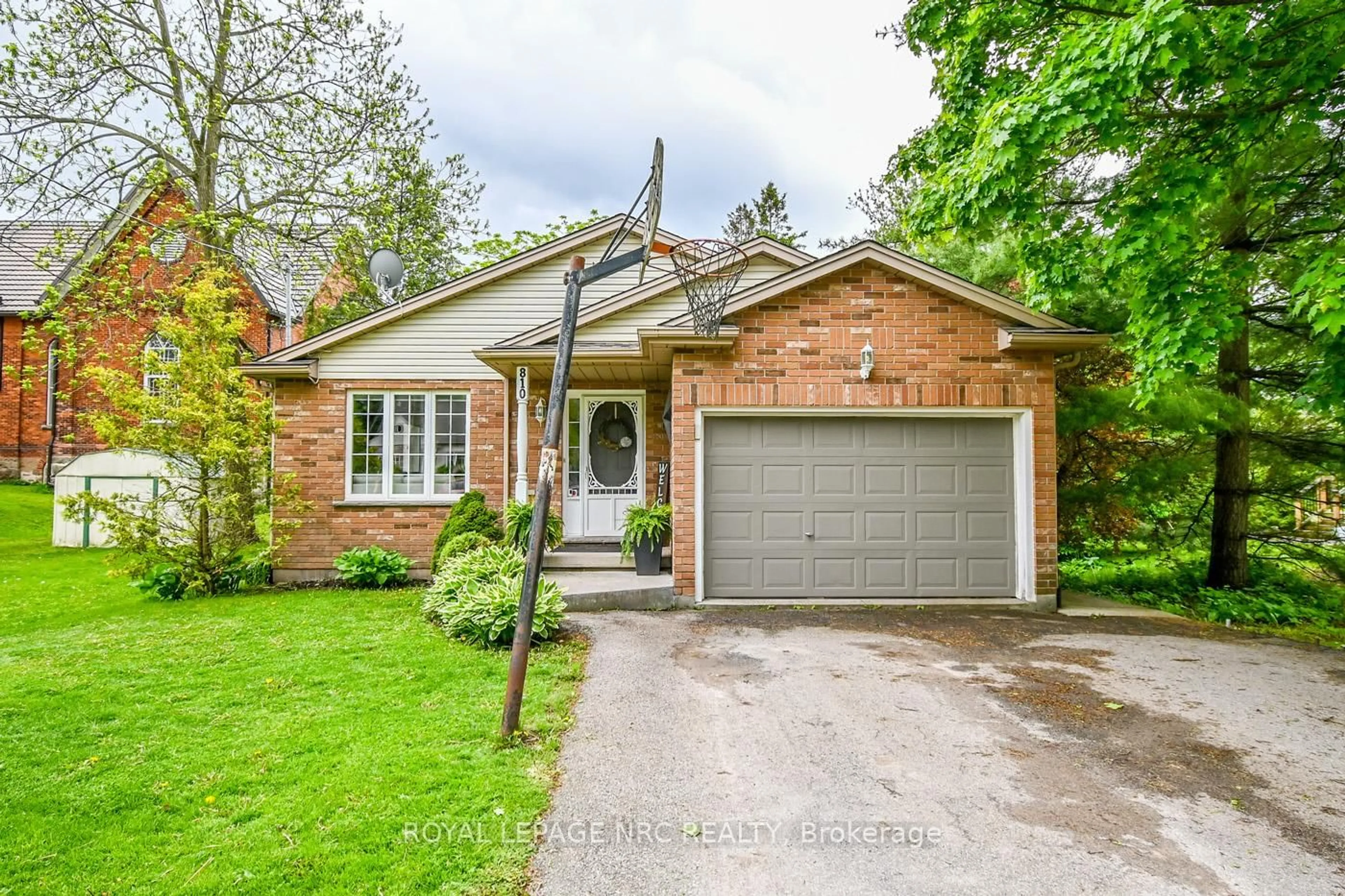 Home with brick exterior material, street for 810 Canboro Rd, Pelham Ontario L0S 1C0