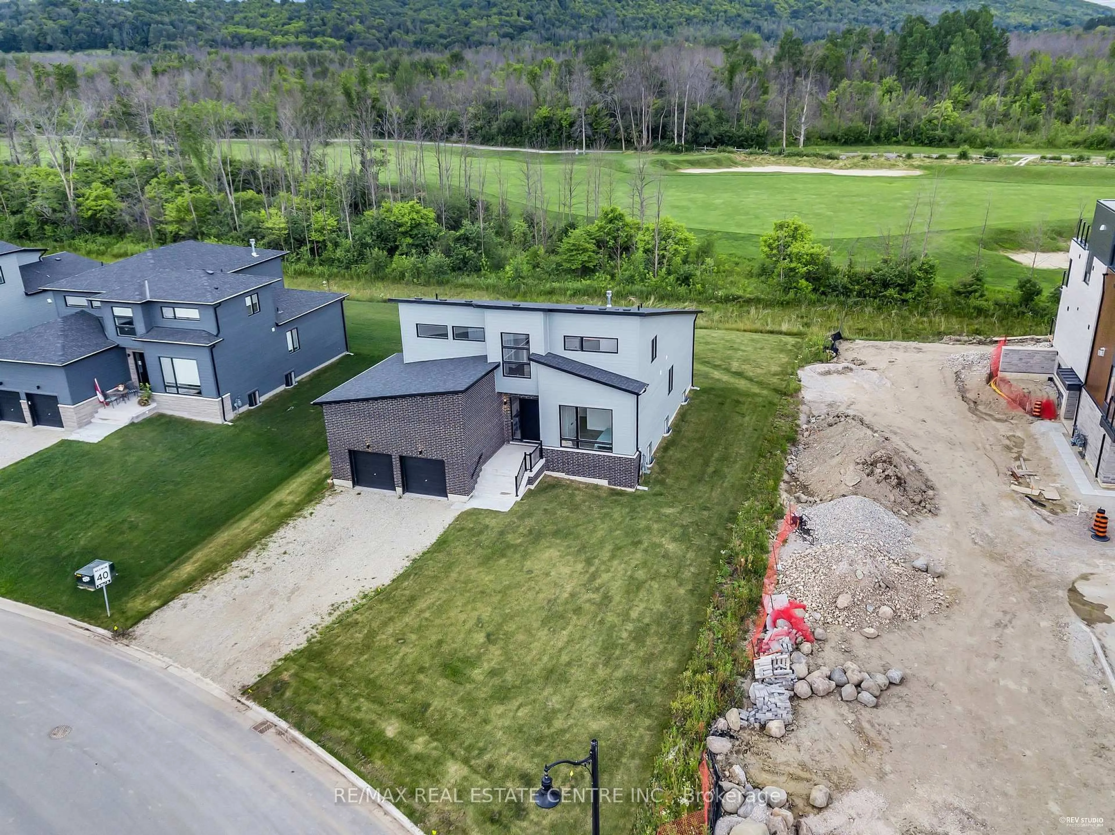 A pic from outside/outdoor area/front of a property/back of a property/a pic from drone, mountain view for 119 Sladden Crt, Blue Mountains Ontario N0H 2P0