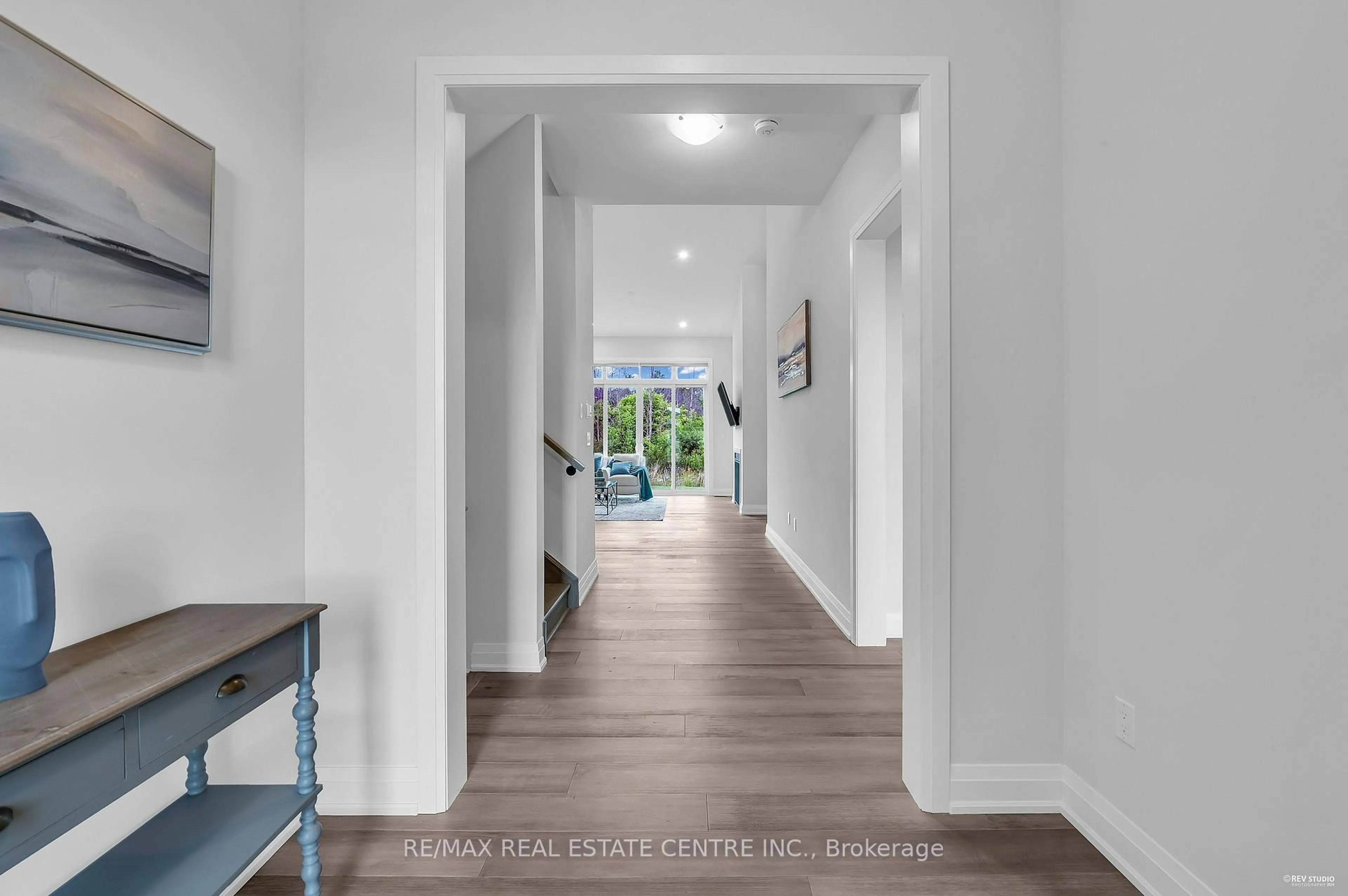 Indoor entryway for 119 Sladden Crt, Blue Mountains Ontario N0H 2P0