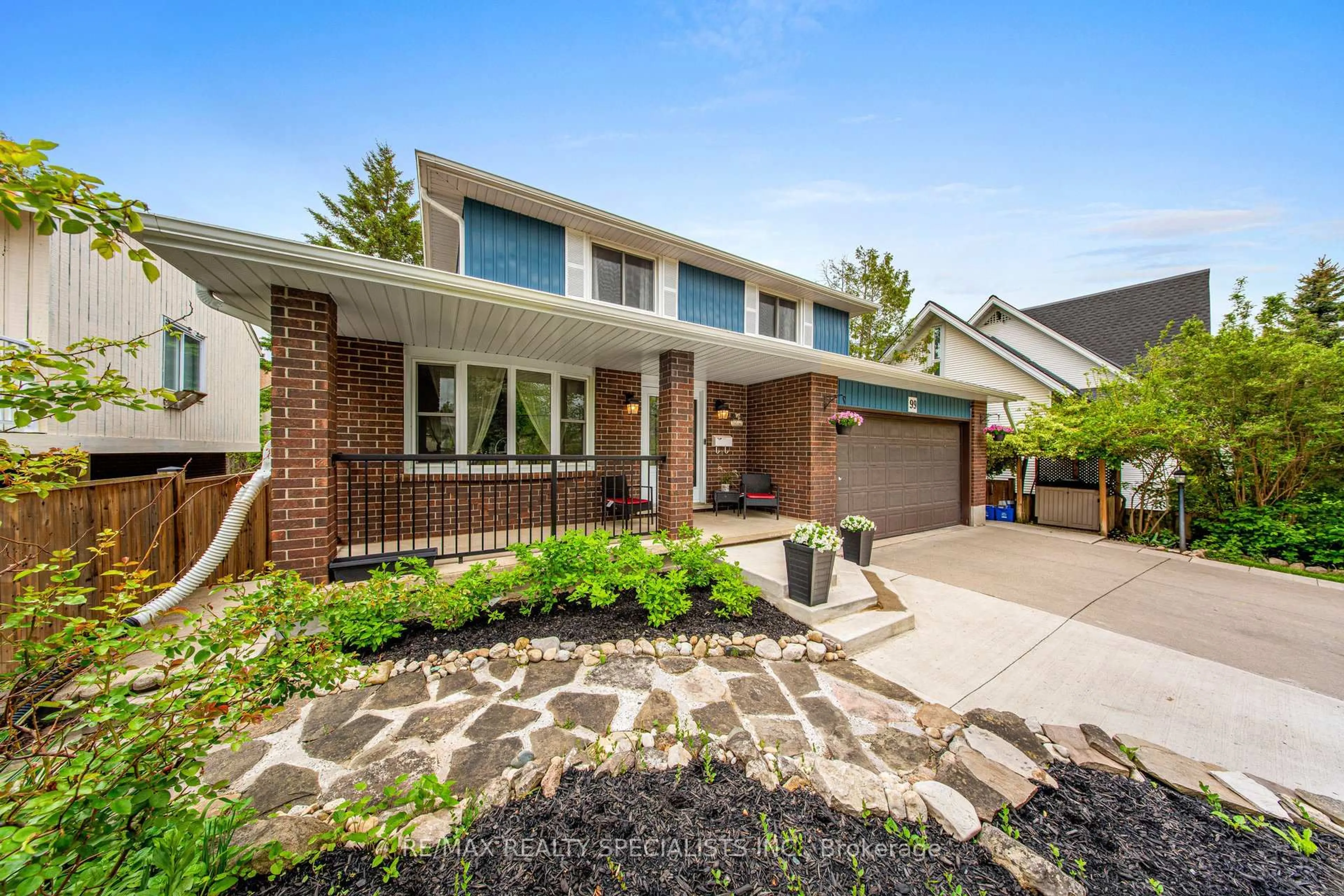 Home with brick exterior material, street for 99 Pinnacle Dr, Kitchener Ontario N2P 1B8