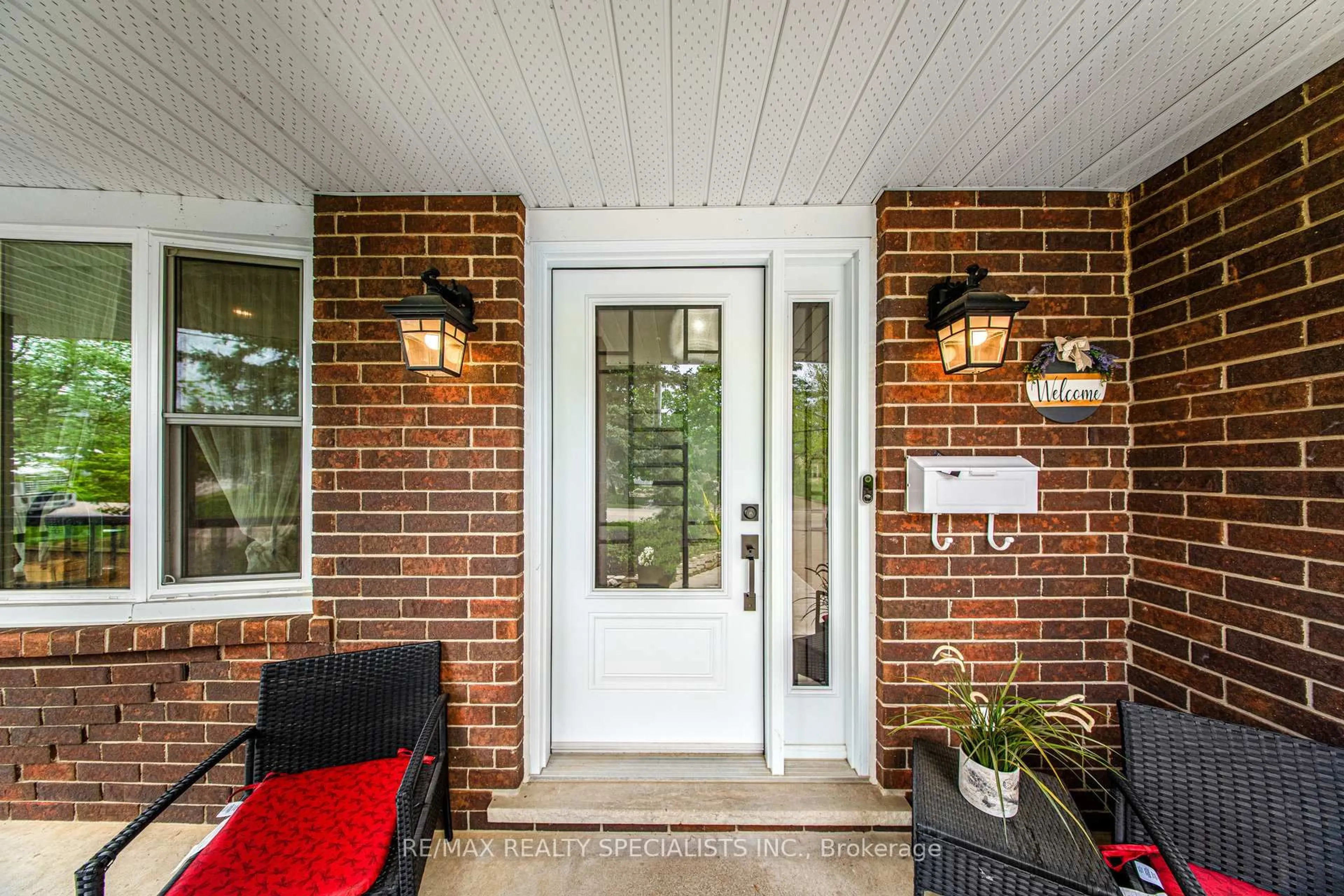 Home with brick exterior material, street for 99 Pinnacle Dr, Kitchener Ontario N2P 1B8