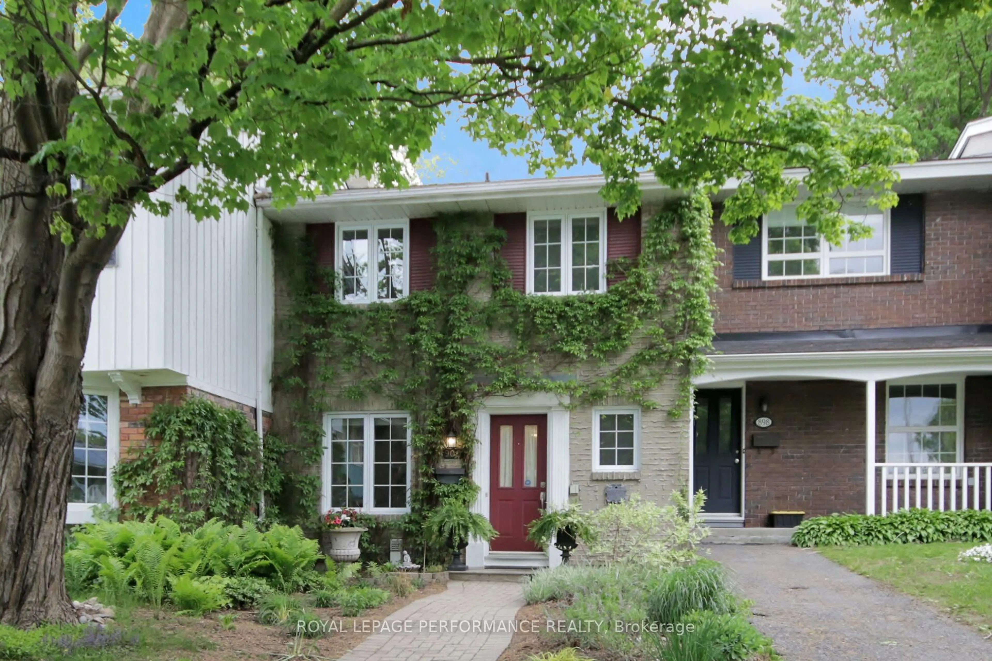 Home with brick exterior material, street for 900 Walkley Rd, Ottawa Ontario K1V 6R5