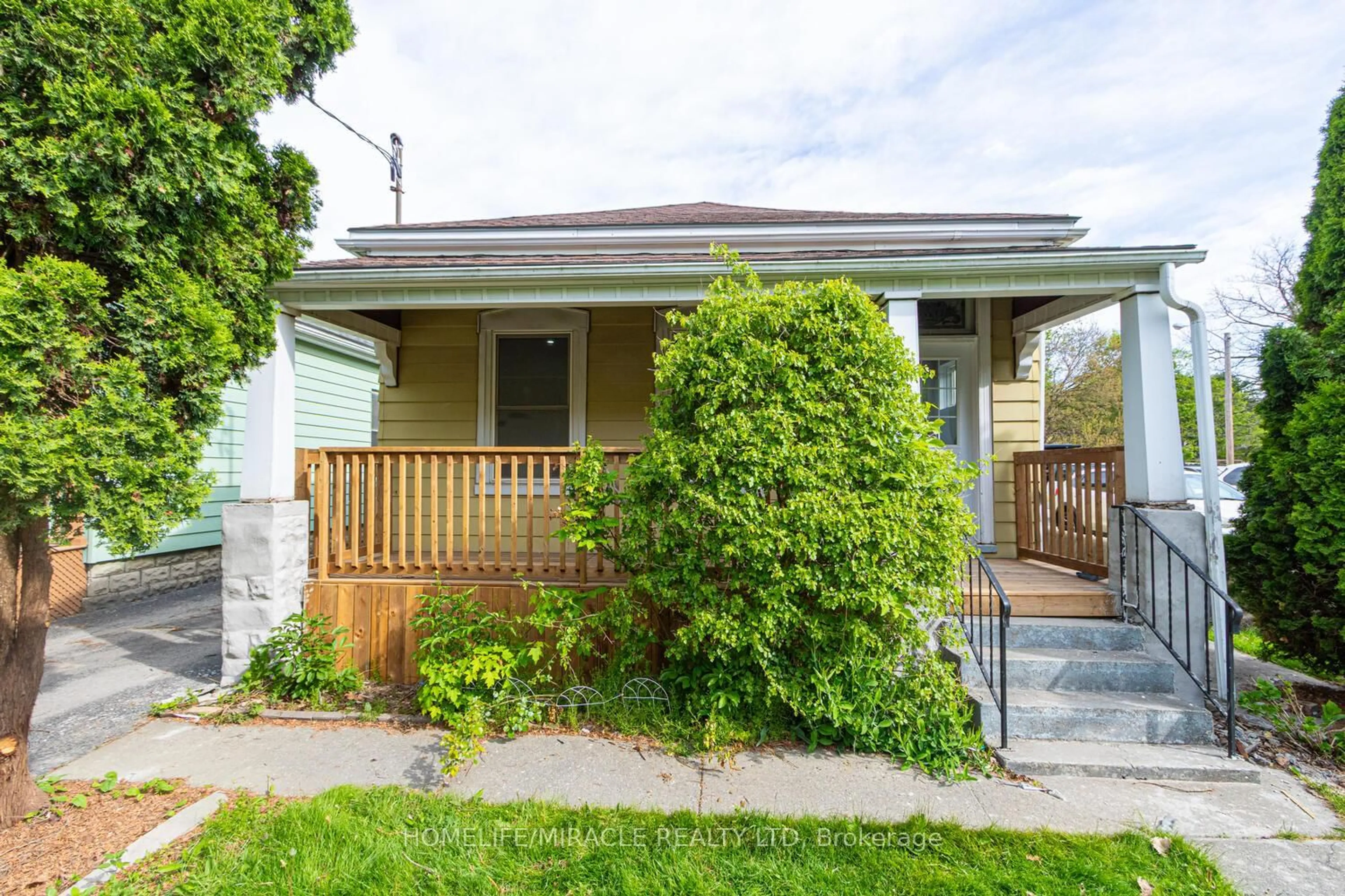 Unknown for 356 Hill St, London East Ontario N6B 1E3