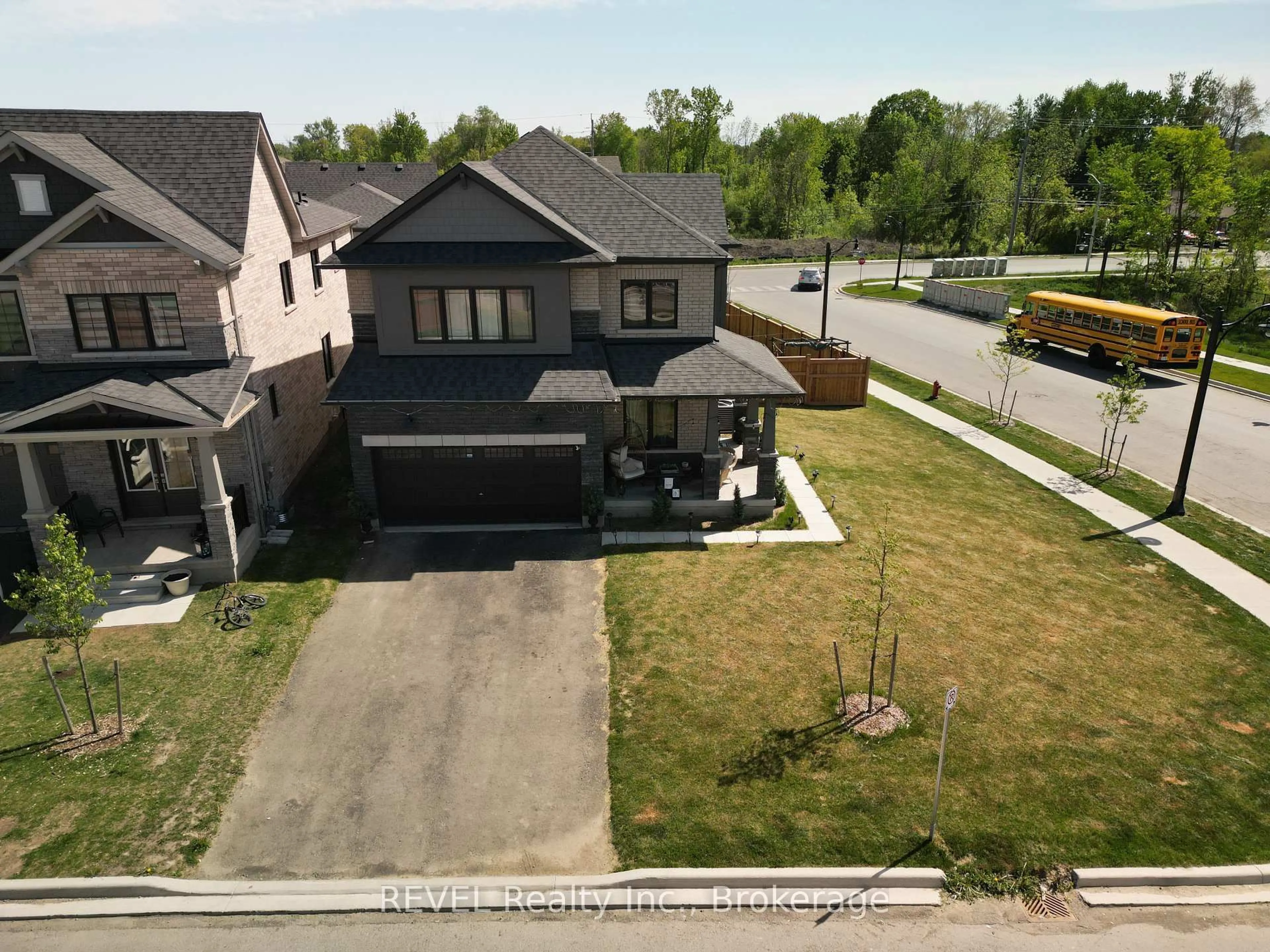 A pic from outside/outdoor area/front of a property/back of a property/a pic from drone, street for 167 Stern Dr, Welland Ontario L3B 0M2