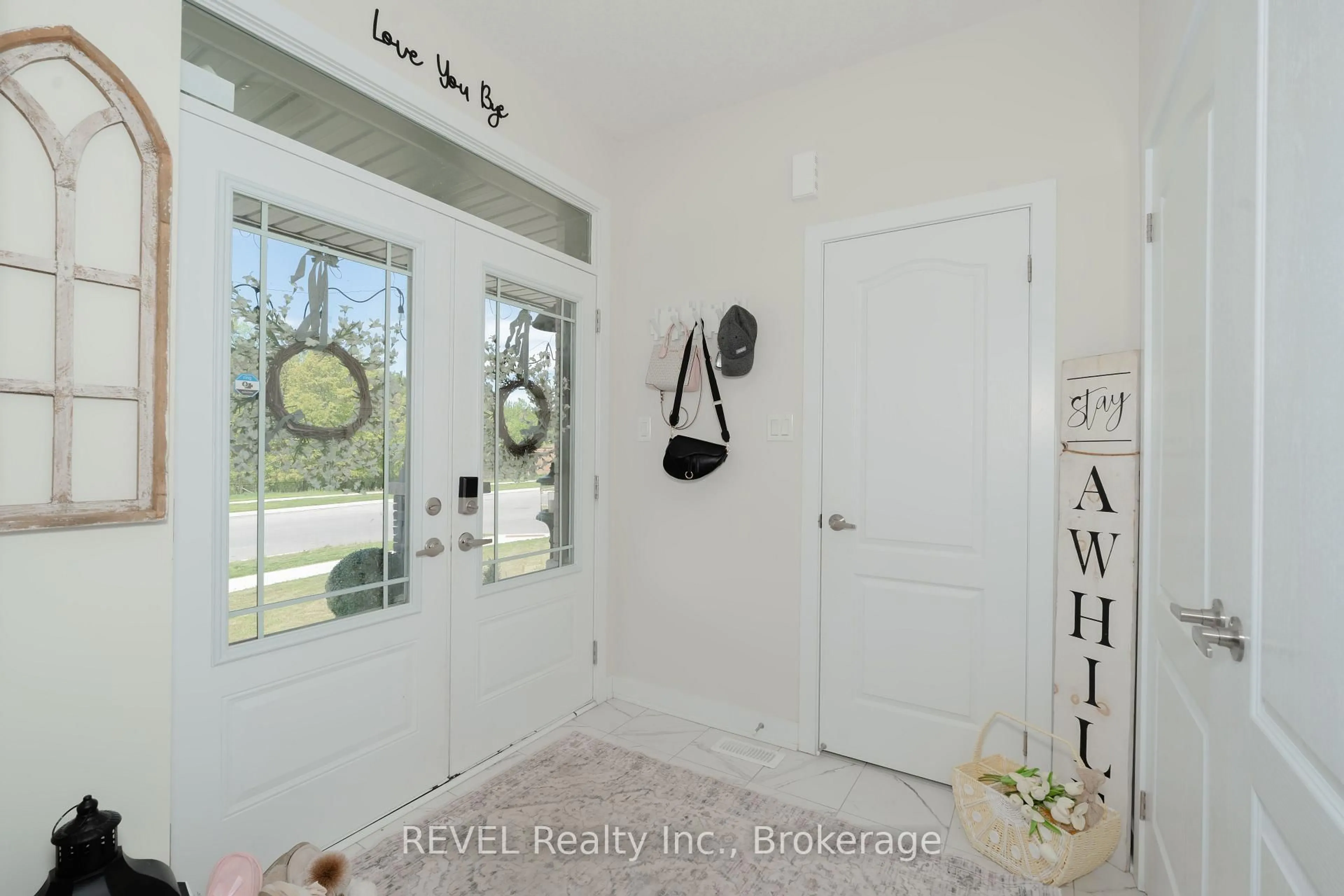 Indoor entryway for 167 Stern Dr, Welland Ontario L3B 0M2