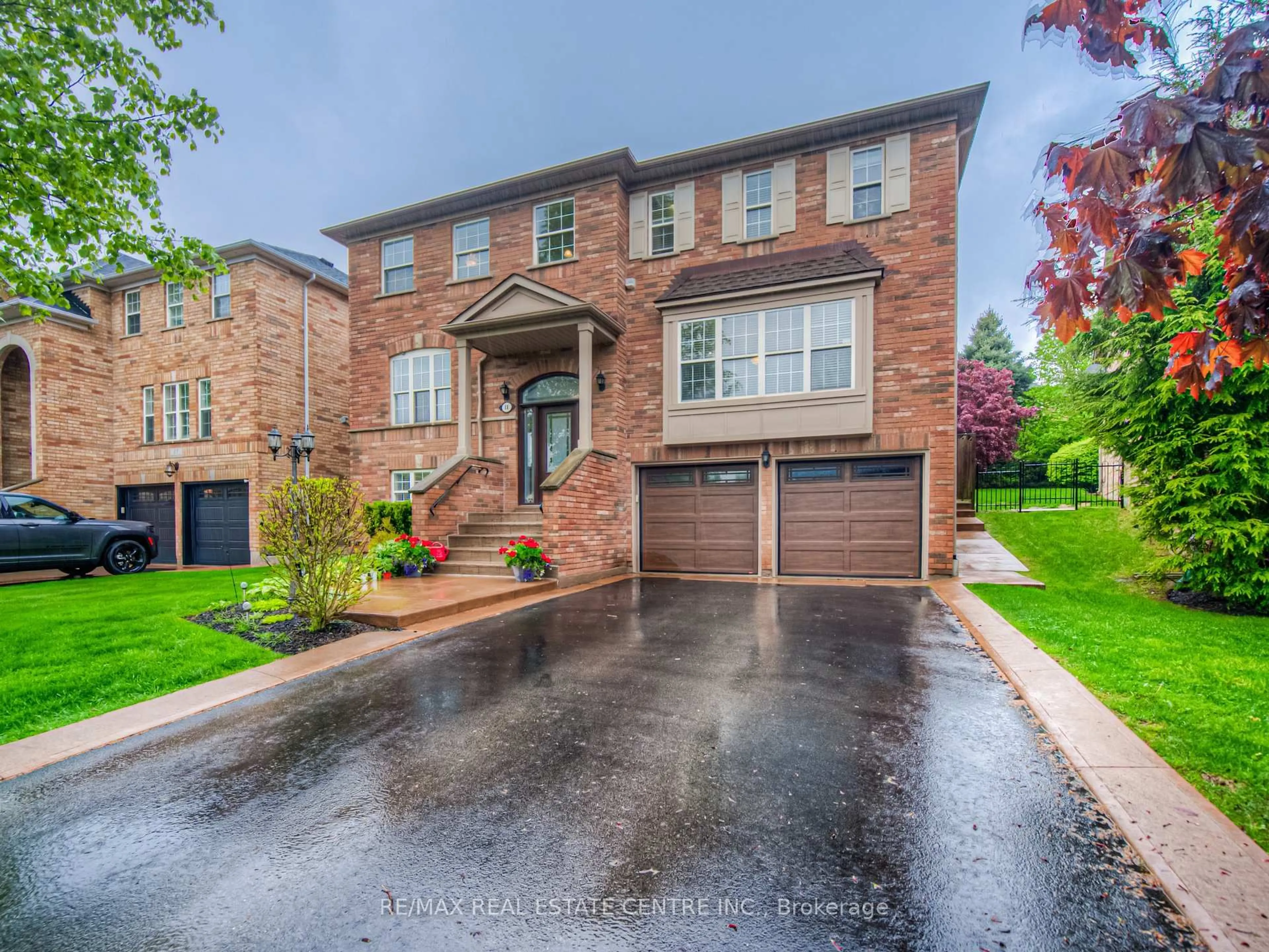 Home with brick exterior material, street for 11 Anderson Crt, Hamilton Ontario L9G 4Z7