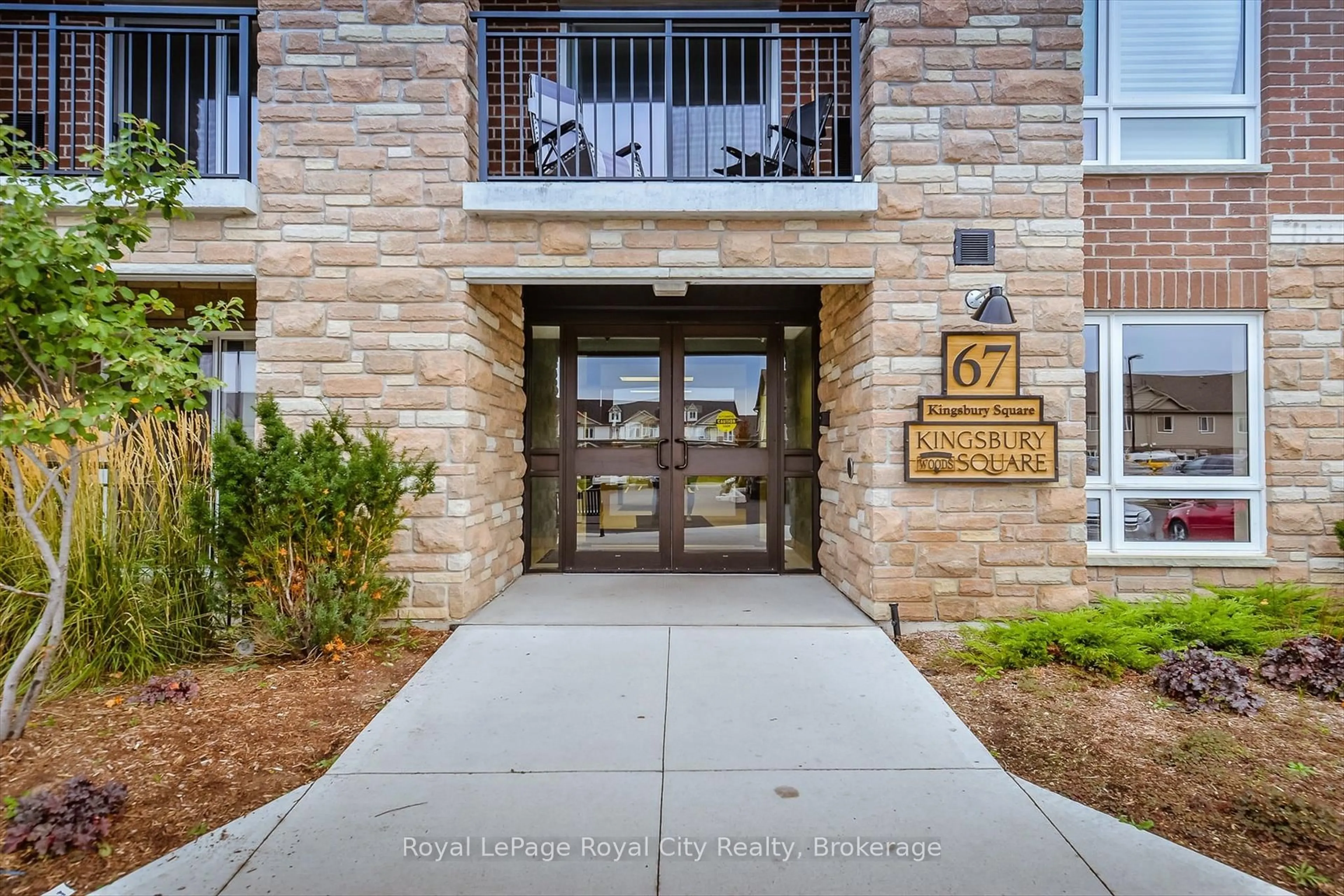 Indoor foyer for 67 Kingsbury Sq #409, Guelph Ontario N1L 0L3