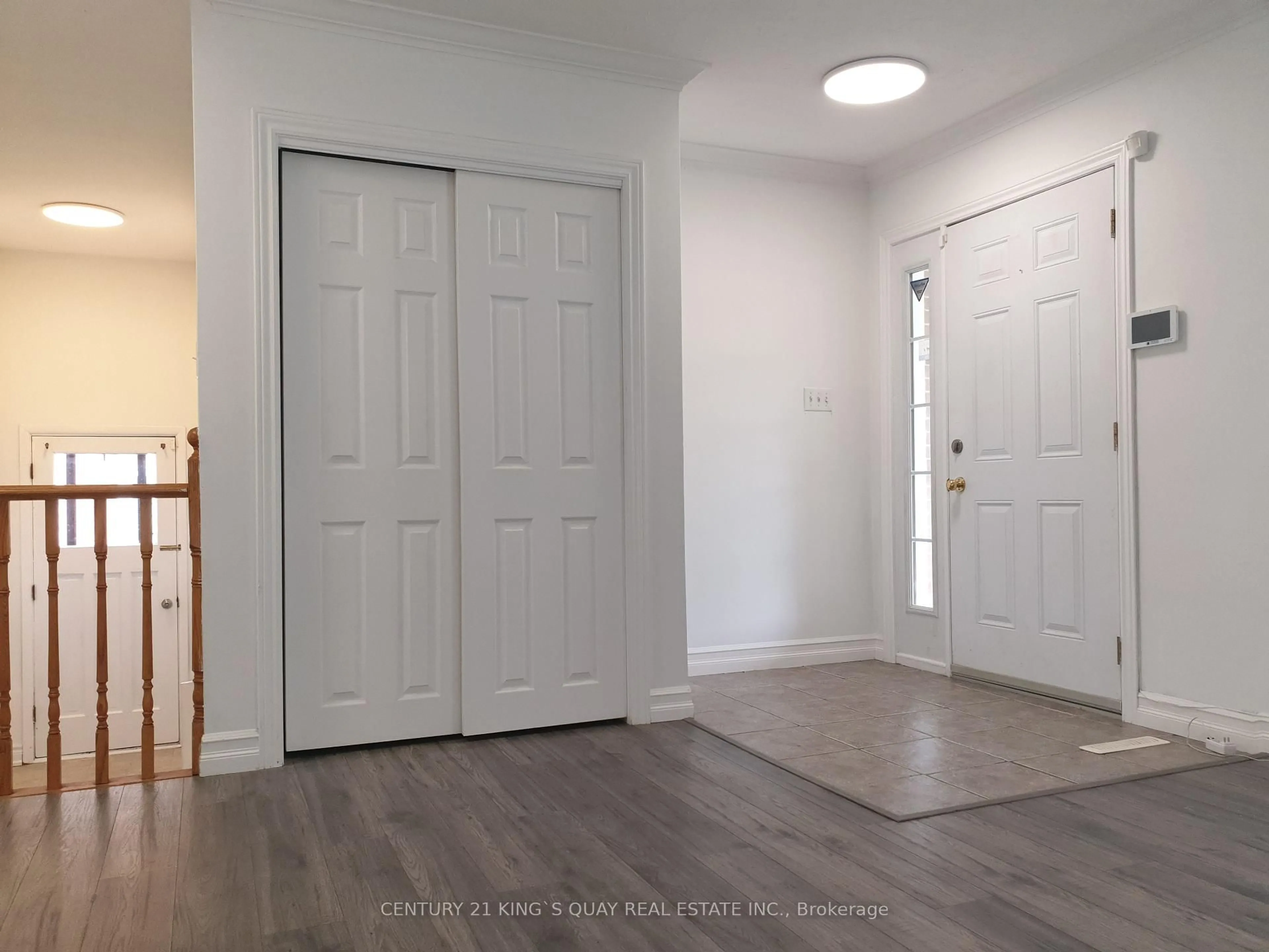 Indoor entryway for 18 Manor Cres, Quinte West Ontario K8V 3Z7