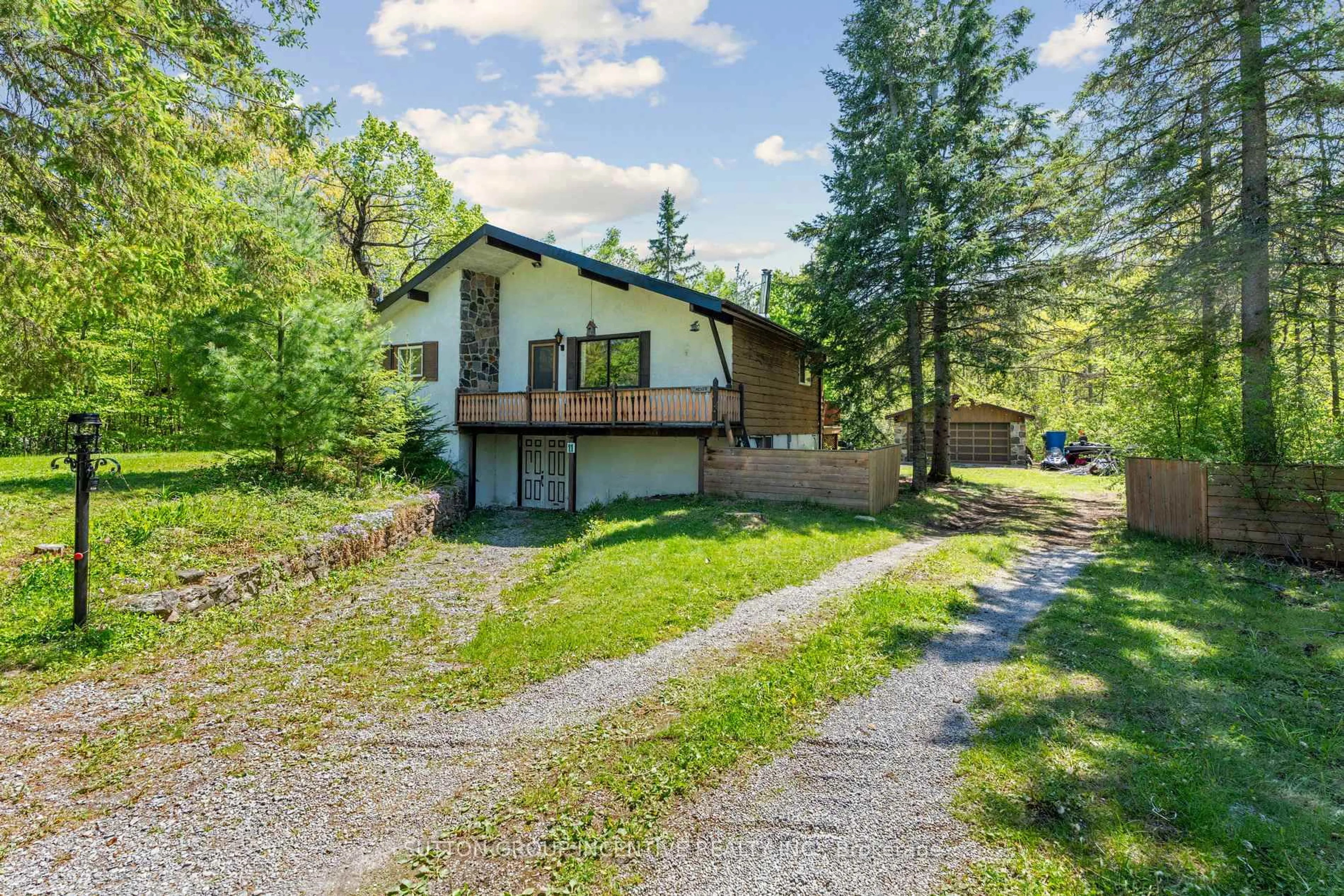 A pic from outside/outdoor area/front of a property/back of a property/a pic from drone, unknown for 11 mackenzie Pl, Kawartha Lakes Ontario K0M 2B0