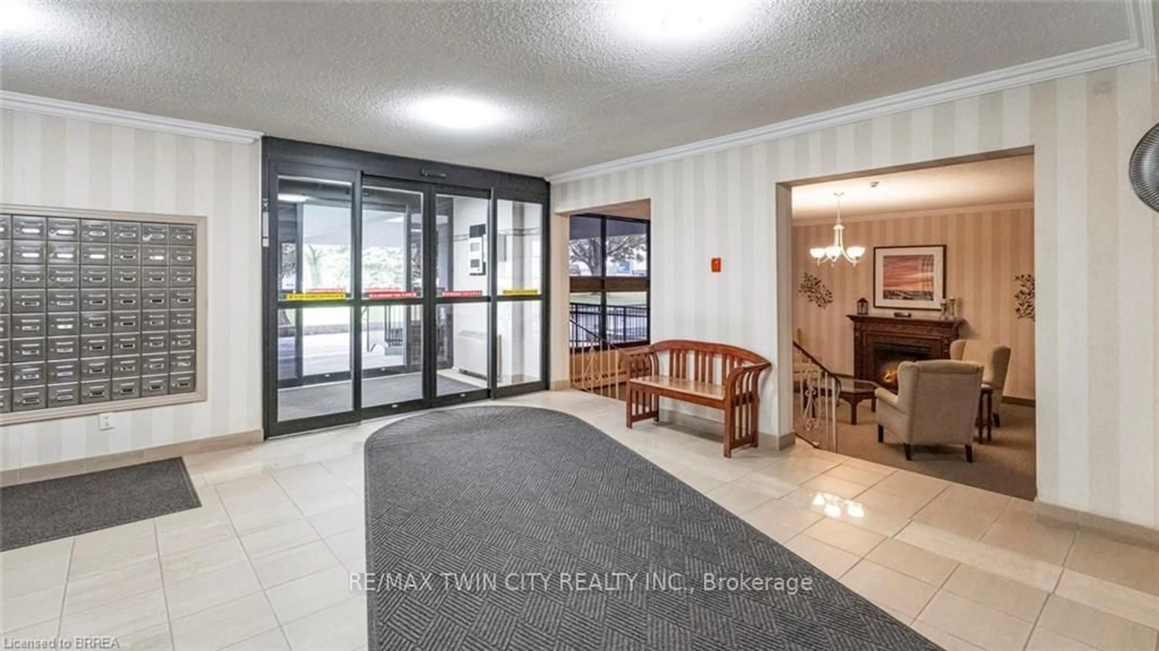 Indoor foyer for 640 West St #909, Brantford Ontario N3R 6M3