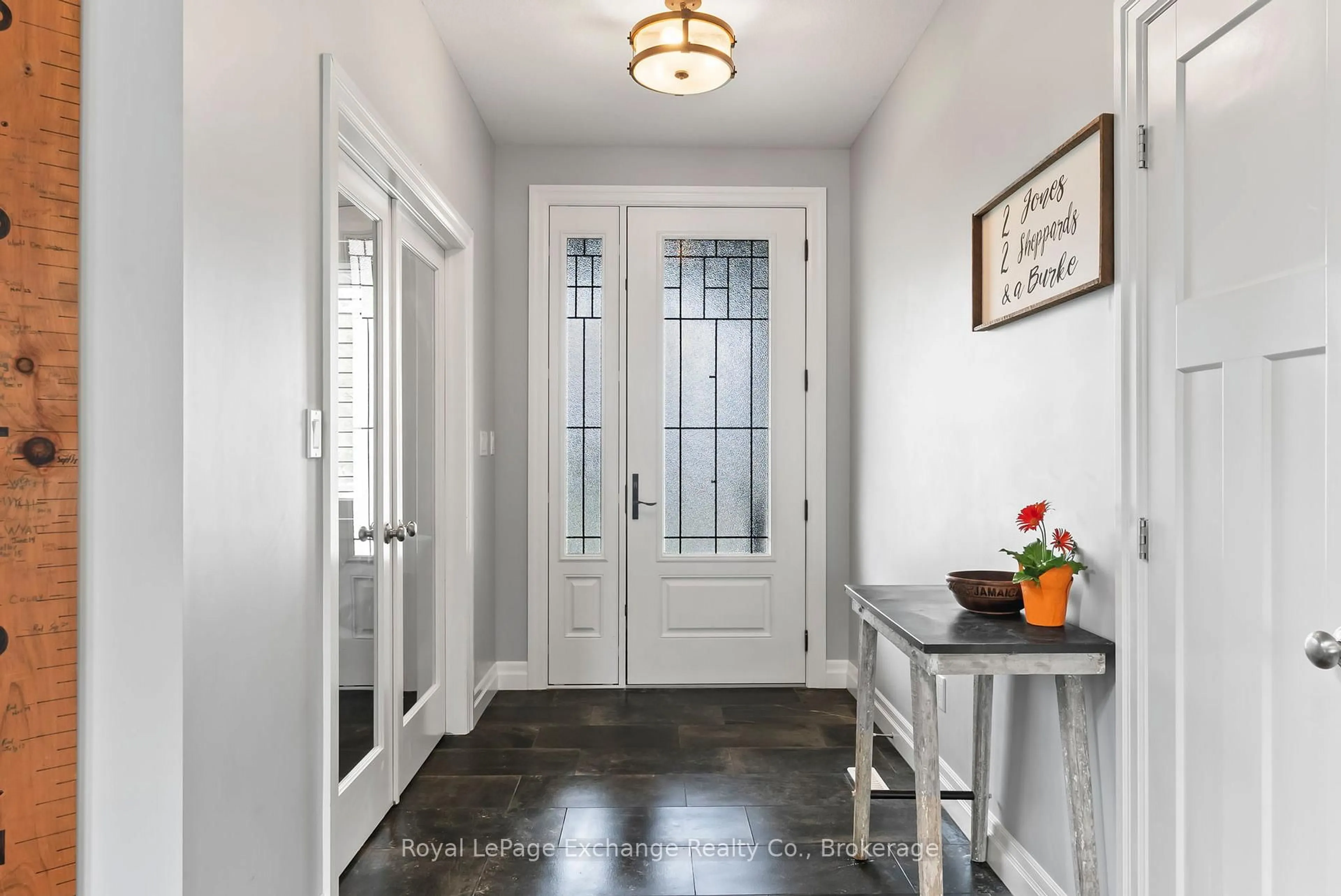 Indoor entryway for 589 Morrison Cres, Kincardine Ontario N2Z 0A7