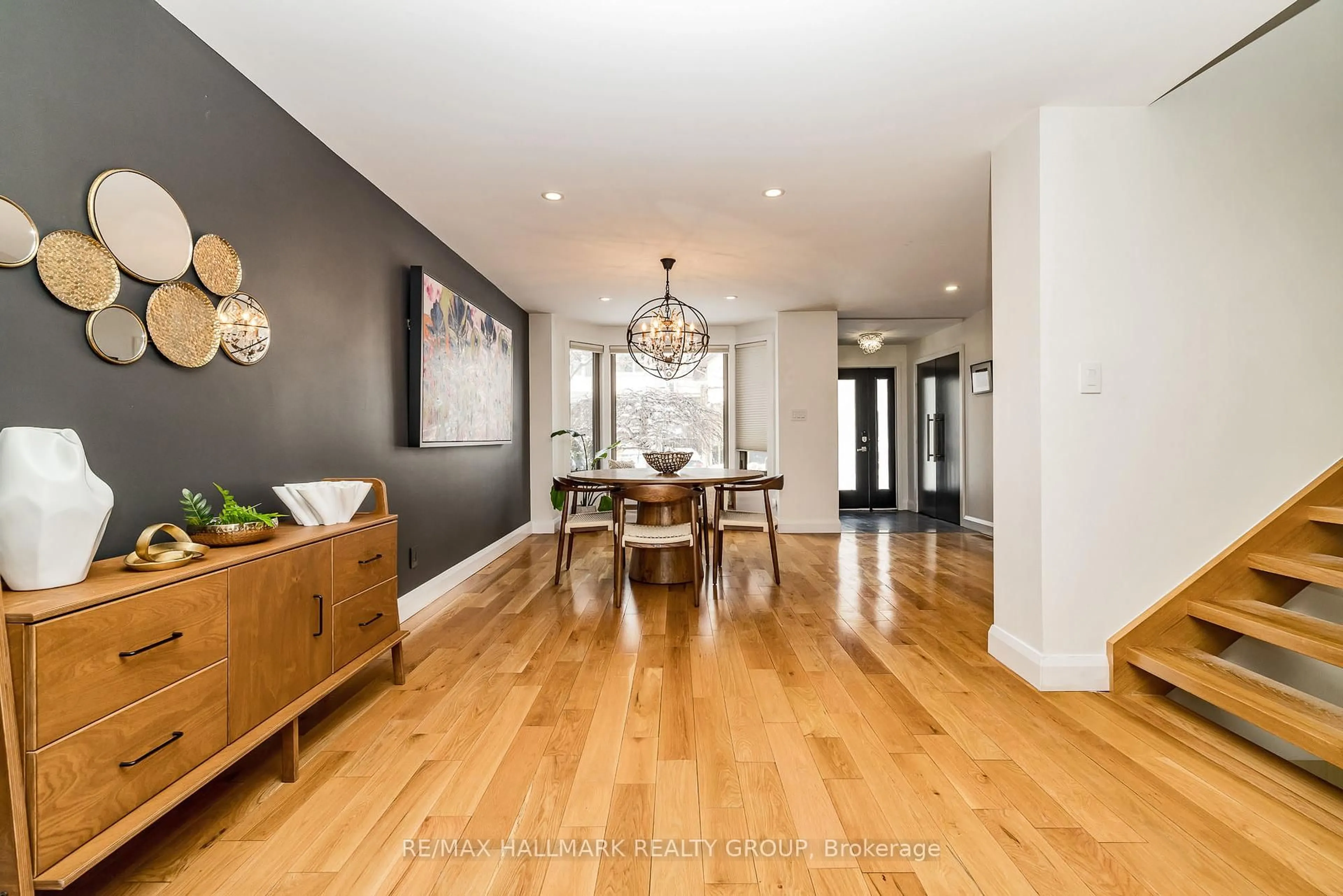 Indoor entryway for 50 Belmont Ave, Ottawa Ontario K1S 0V1