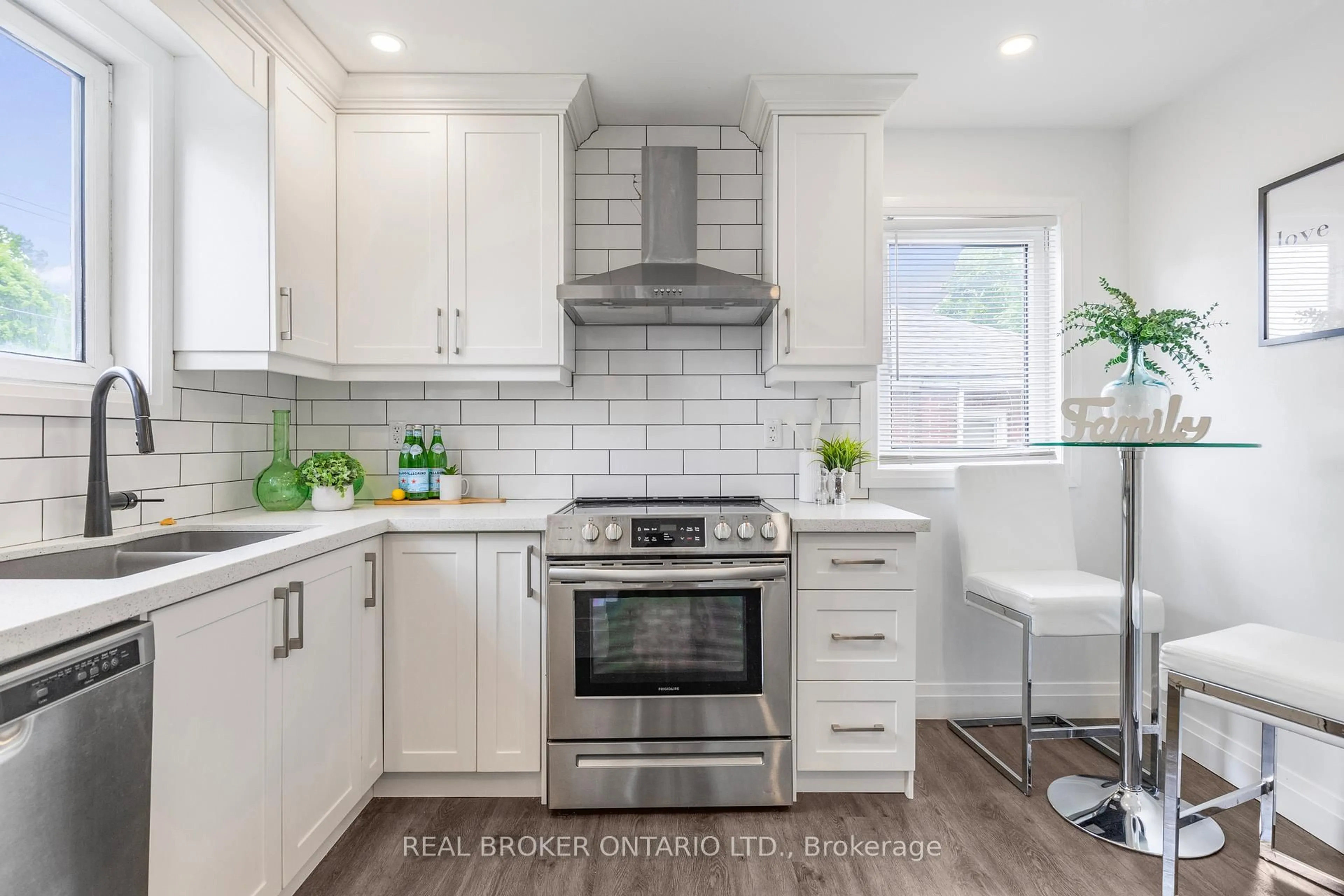 Open concept kitchen, ceramic/tile floor for 6 West 4th St, Hamilton Ontario L9C 3M1
