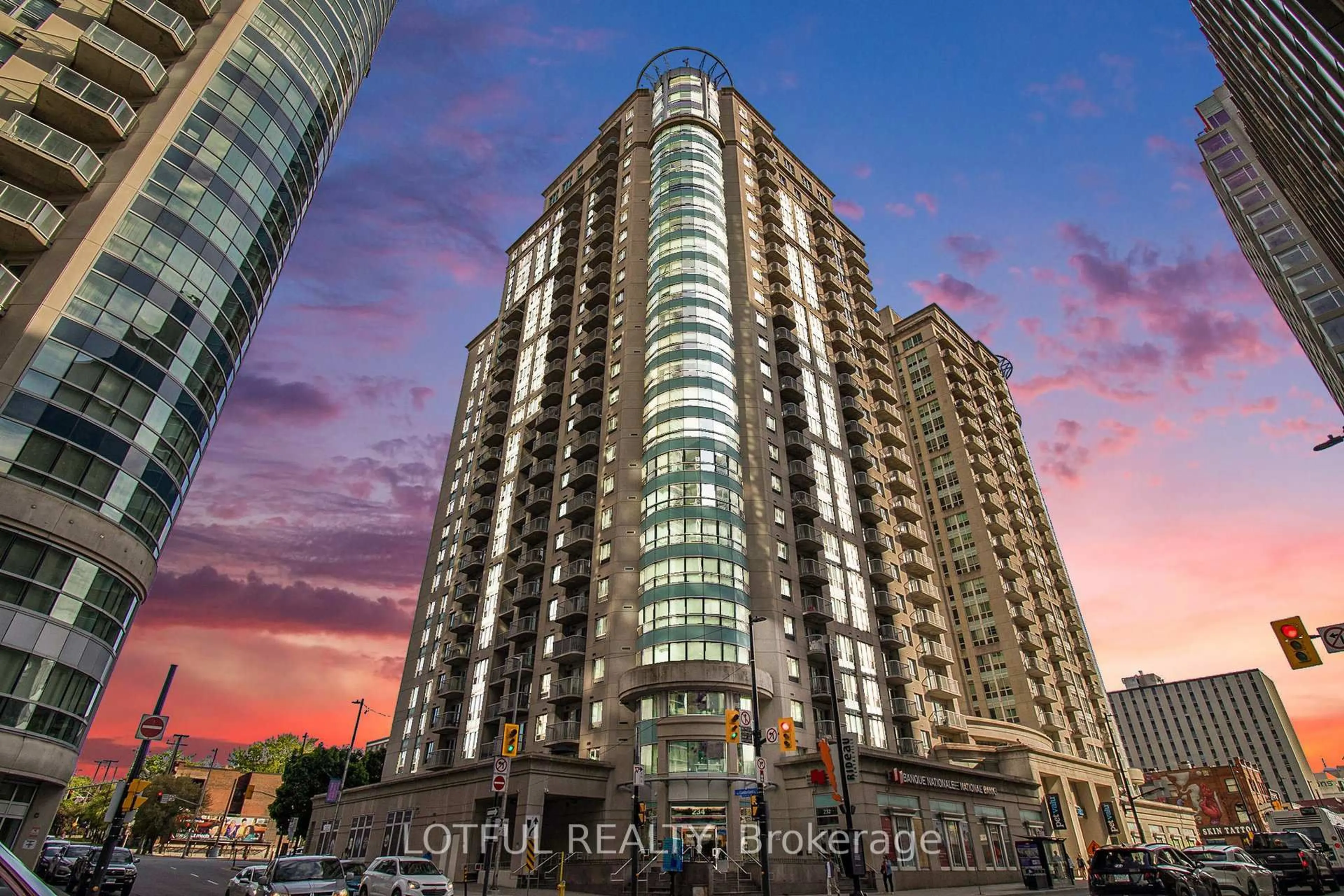 A pic from outside/outdoor area/front of a property/back of a property/a pic from drone, city buildings view from balcony for 234 Rideau St #1703, Ottawa Ontario K1N 0A9