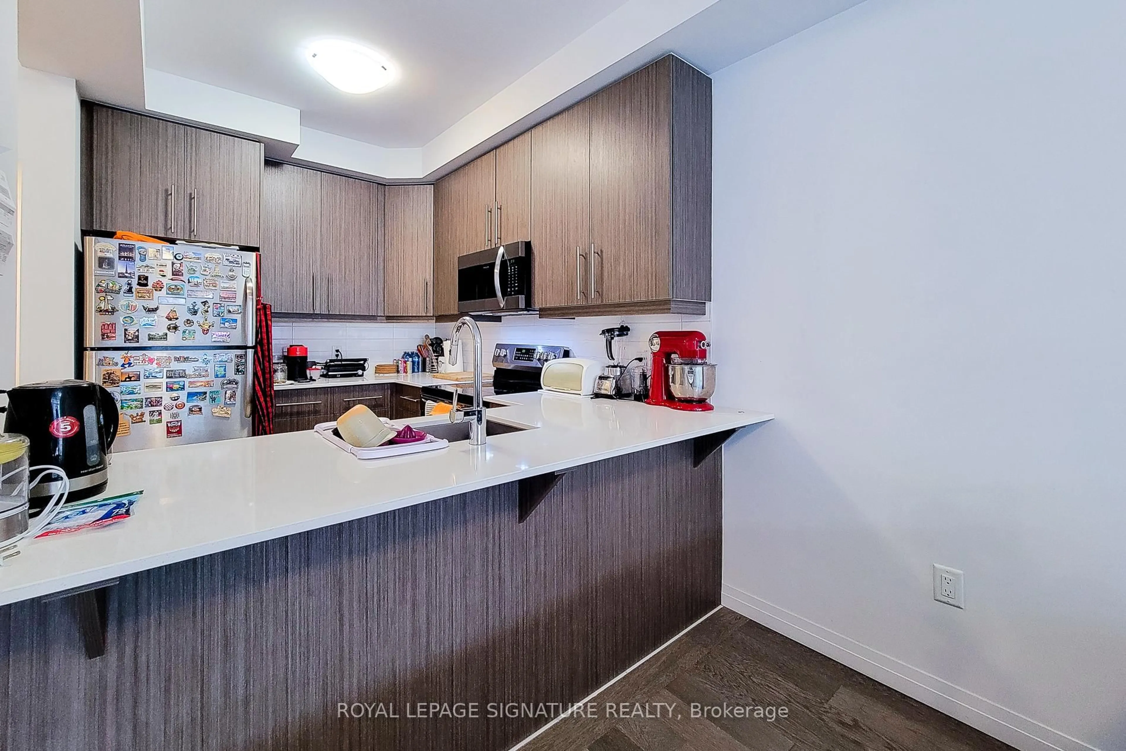 Standard kitchen, unknown for 30 Times Square Blvd #94, Hamilton Ontario L8J 0M1