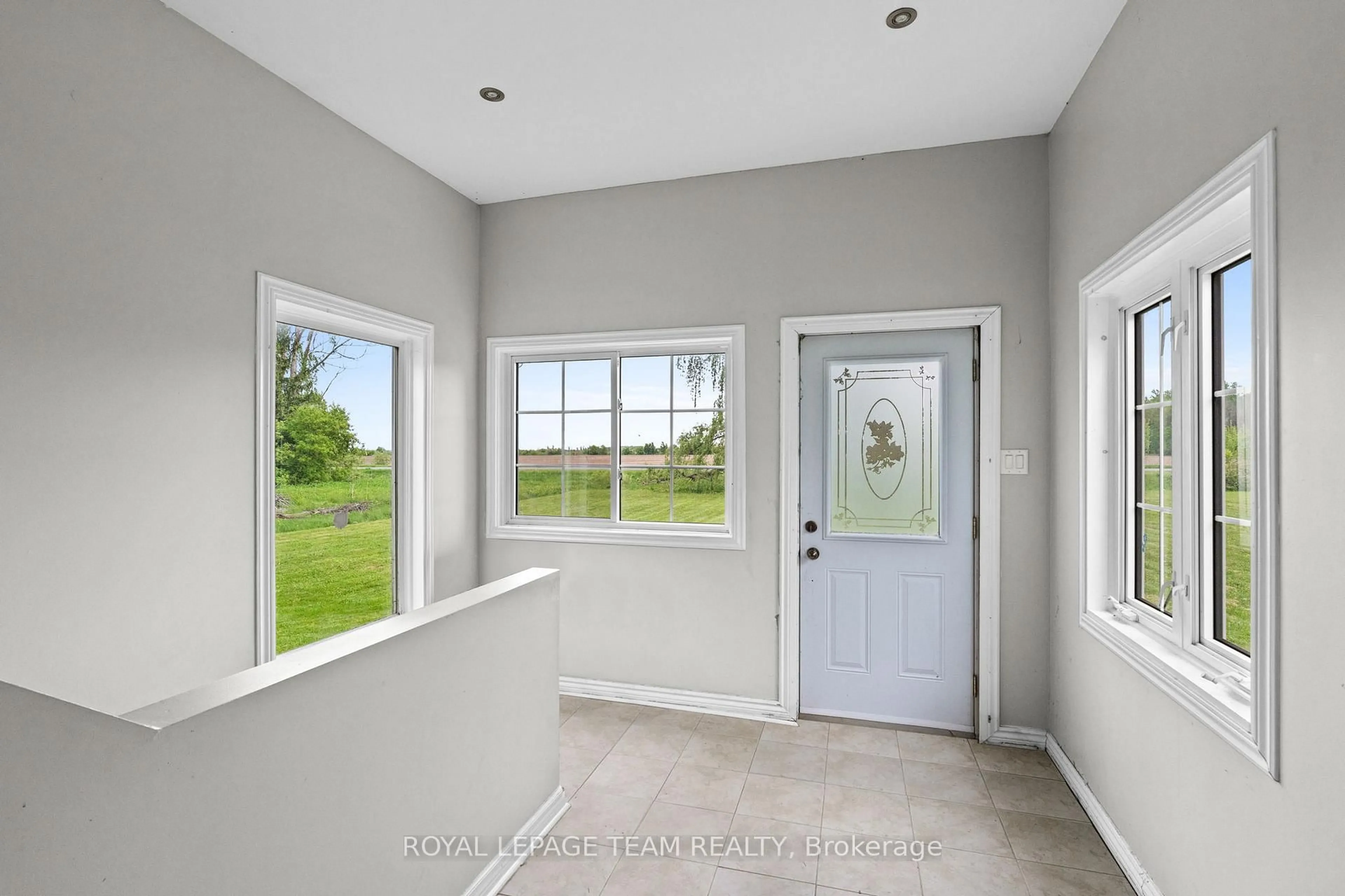 Indoor entryway for 2176 Development Rd, North Dundas Ontario K0E 1S0