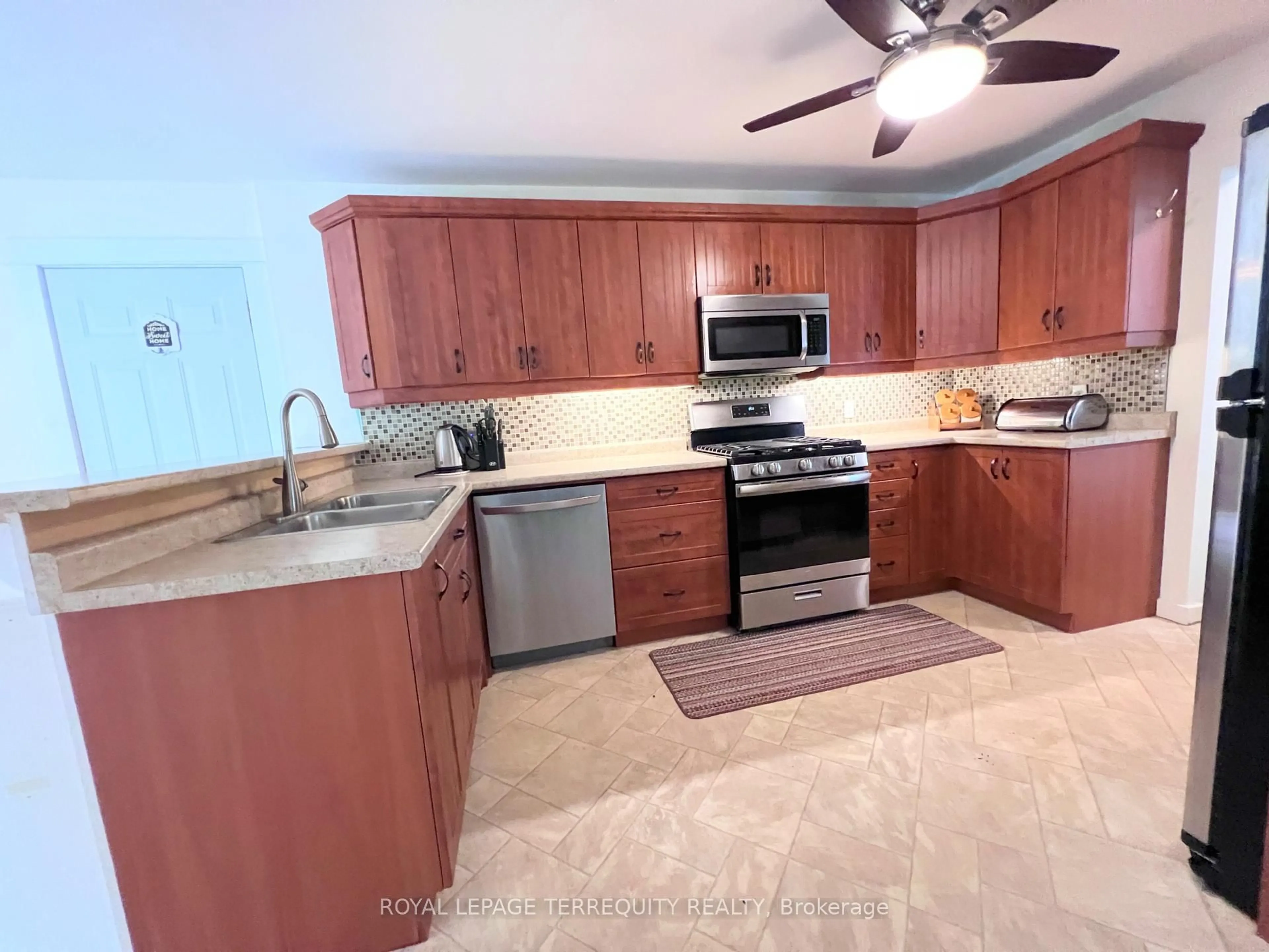 Standard kitchen, ceramic/tile floor for 24 Bridge St, Tweed Ontario K0K 3J0