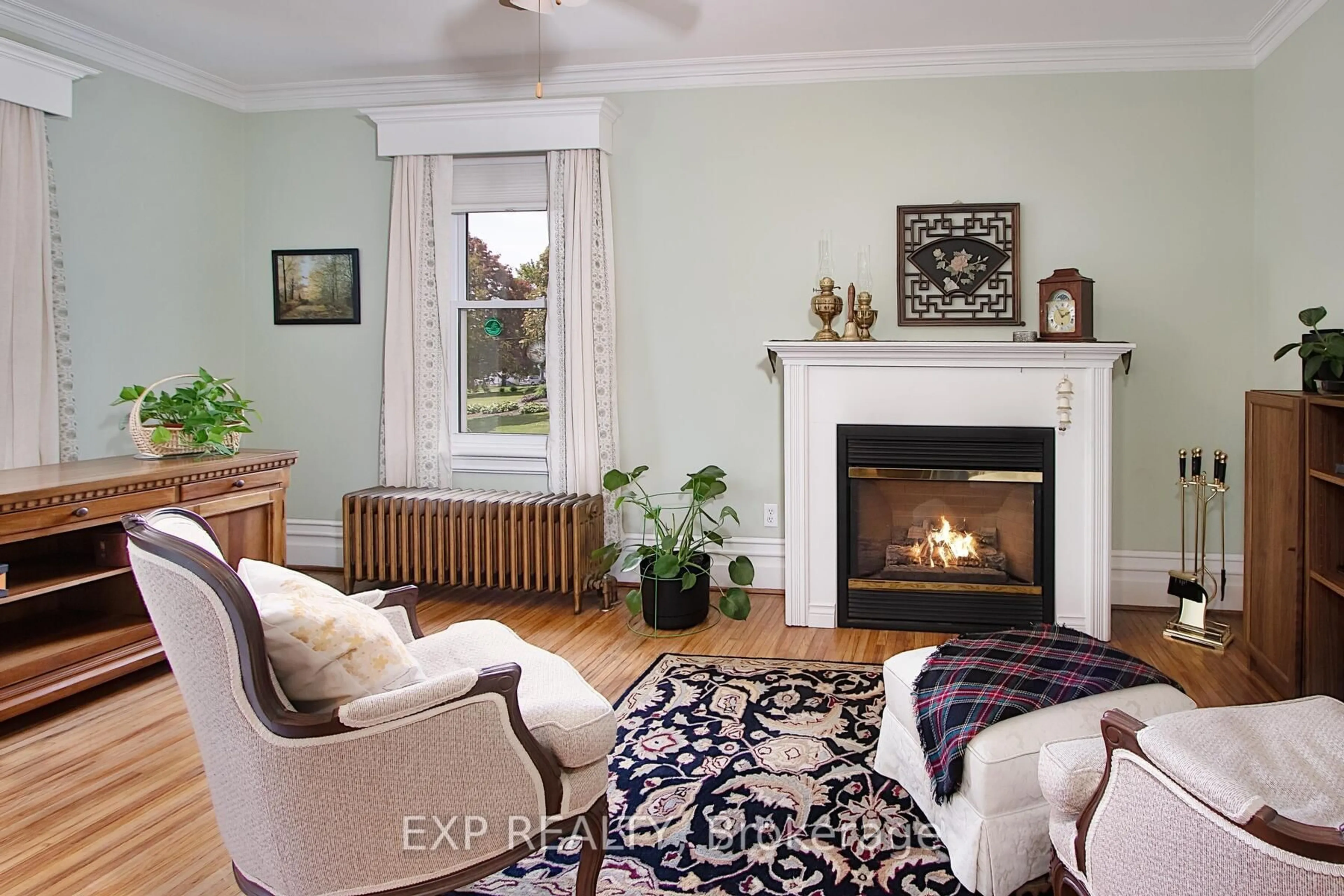Living room with furniture, unknown for 275 Harris St, Ingersoll Ontario N5C 1Y5