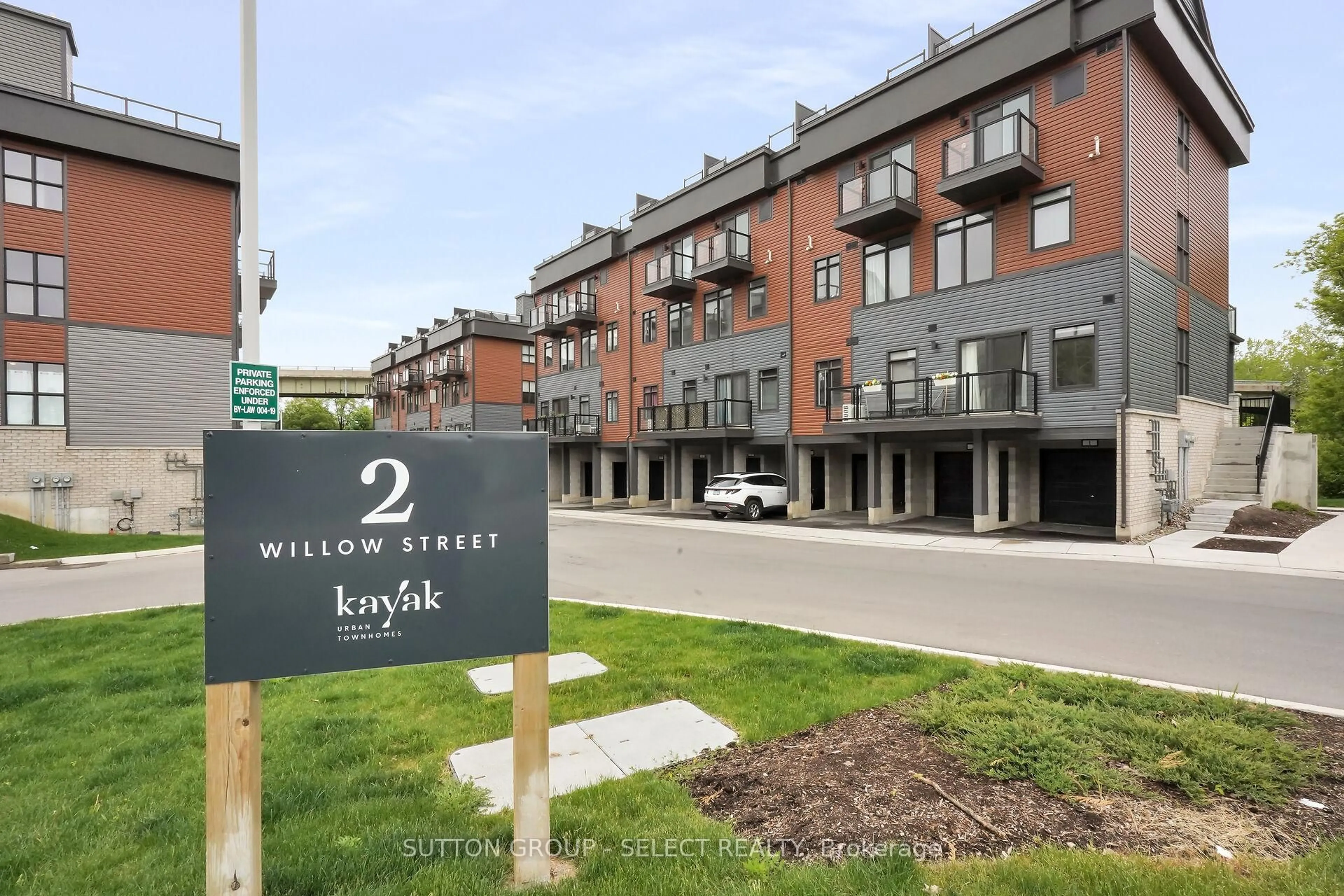 Patio, street for 2 Willow St N St #7, Brant Ontario N3L 0K7