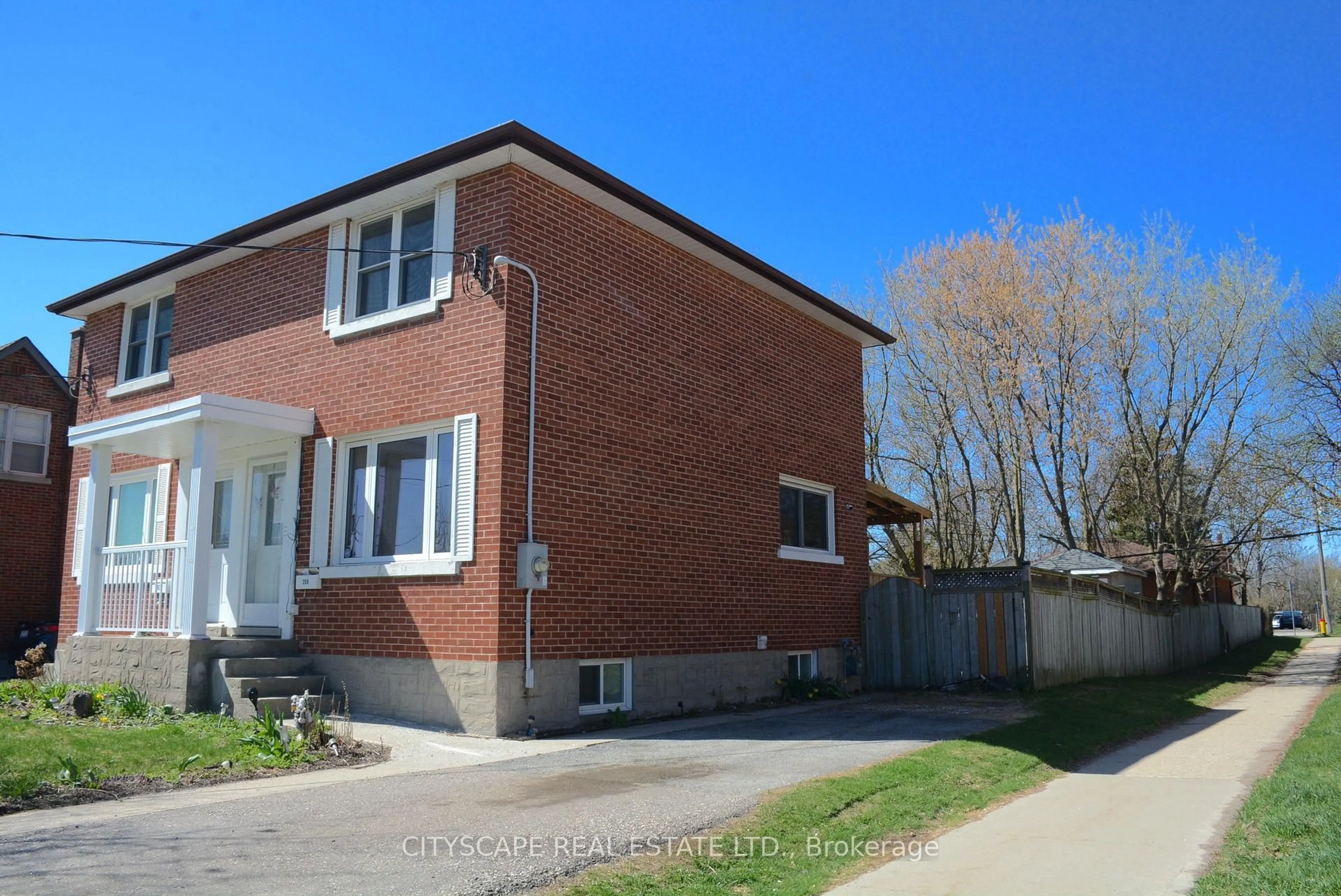 Home with brick exterior material, street for 258 LORNE Ave, Kitchener Ontario N2M 3Y8