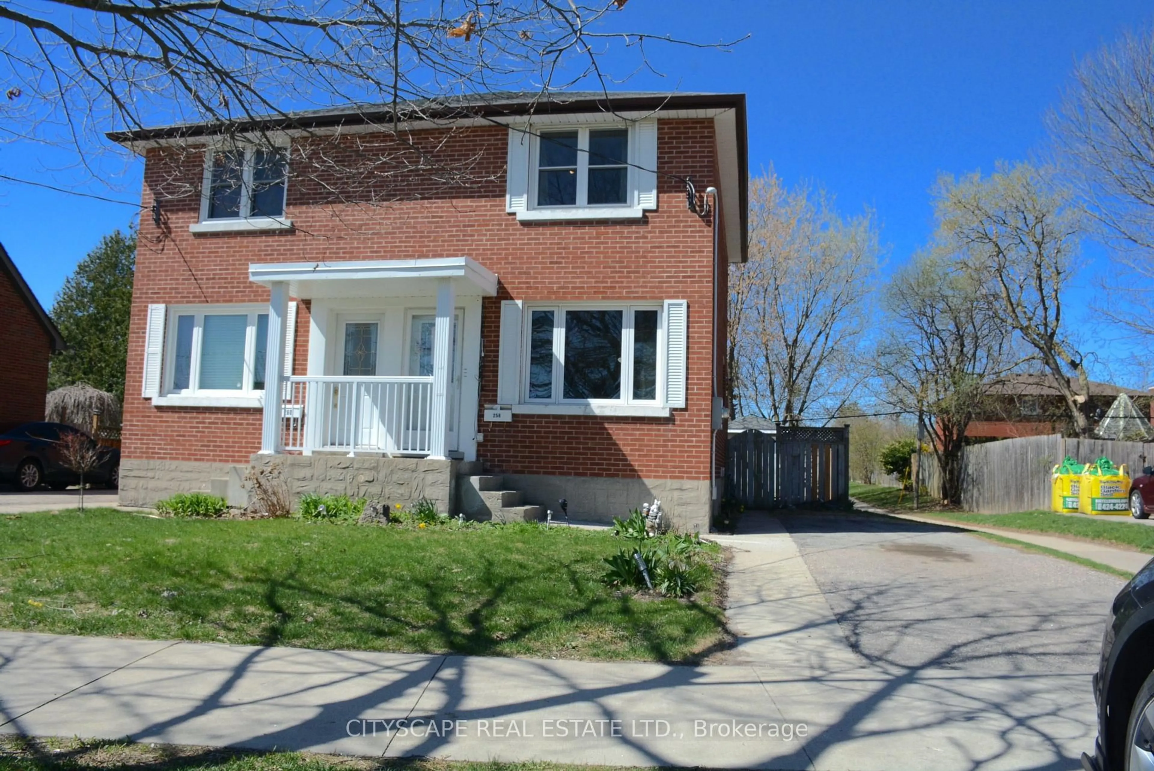 Home with brick exterior material, street for 258 LORNE Ave, Kitchener Ontario N2M 3Y8