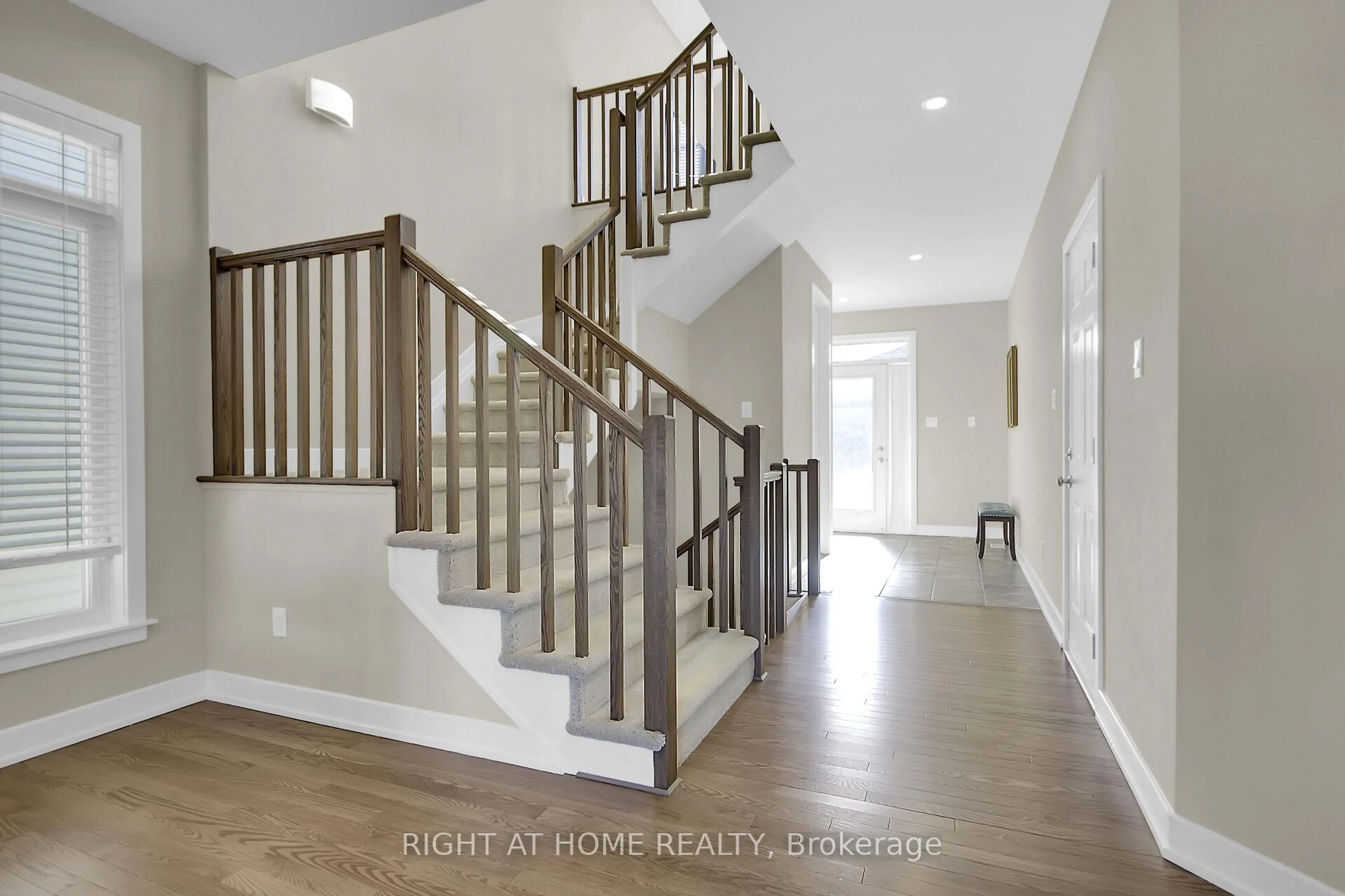 Unknown for 935 EMBANKMENT St, Ottawa Ontario K2S 2P7