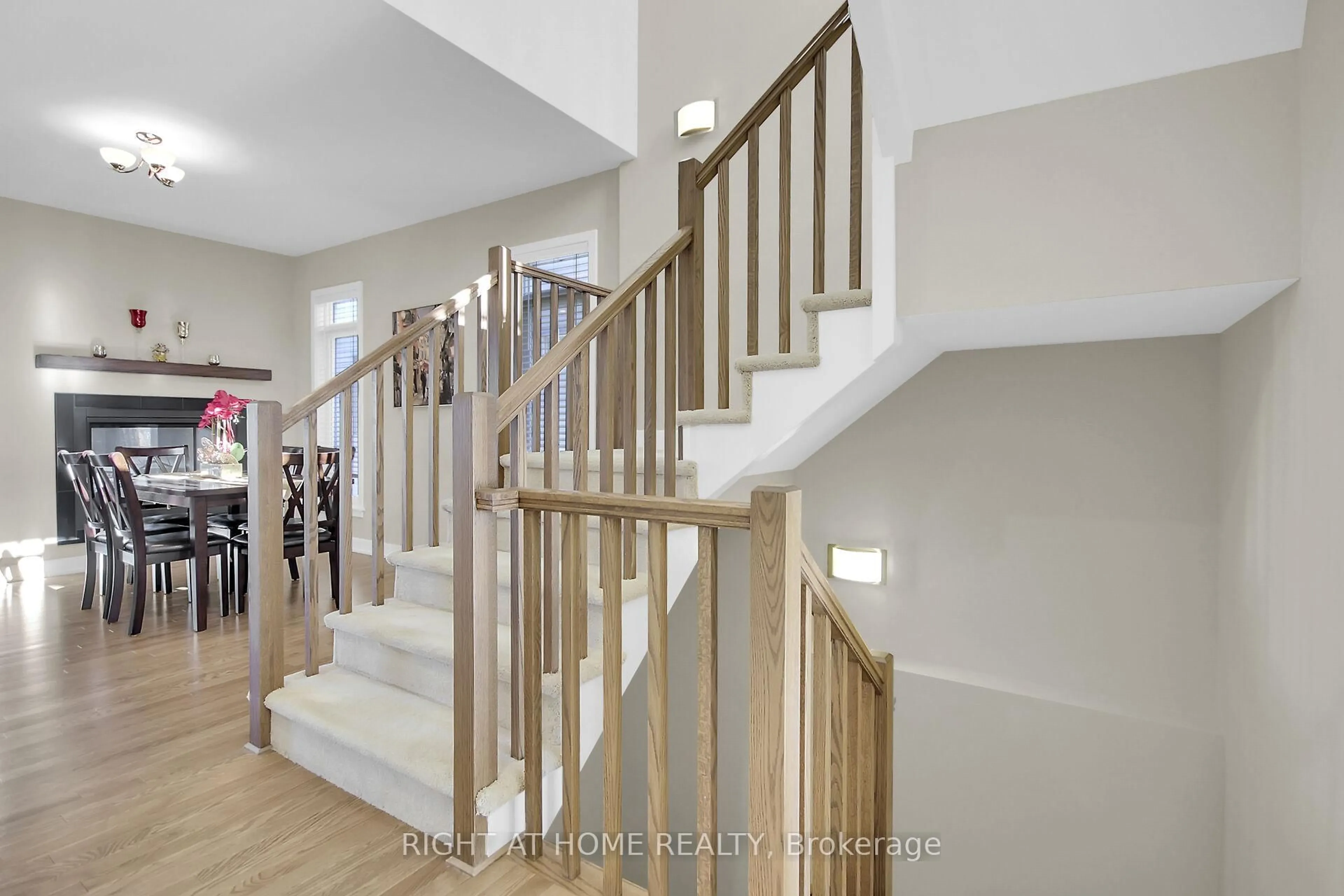Stairs for 935 EMBANKMENT St, Ottawa Ontario K2S 2P7