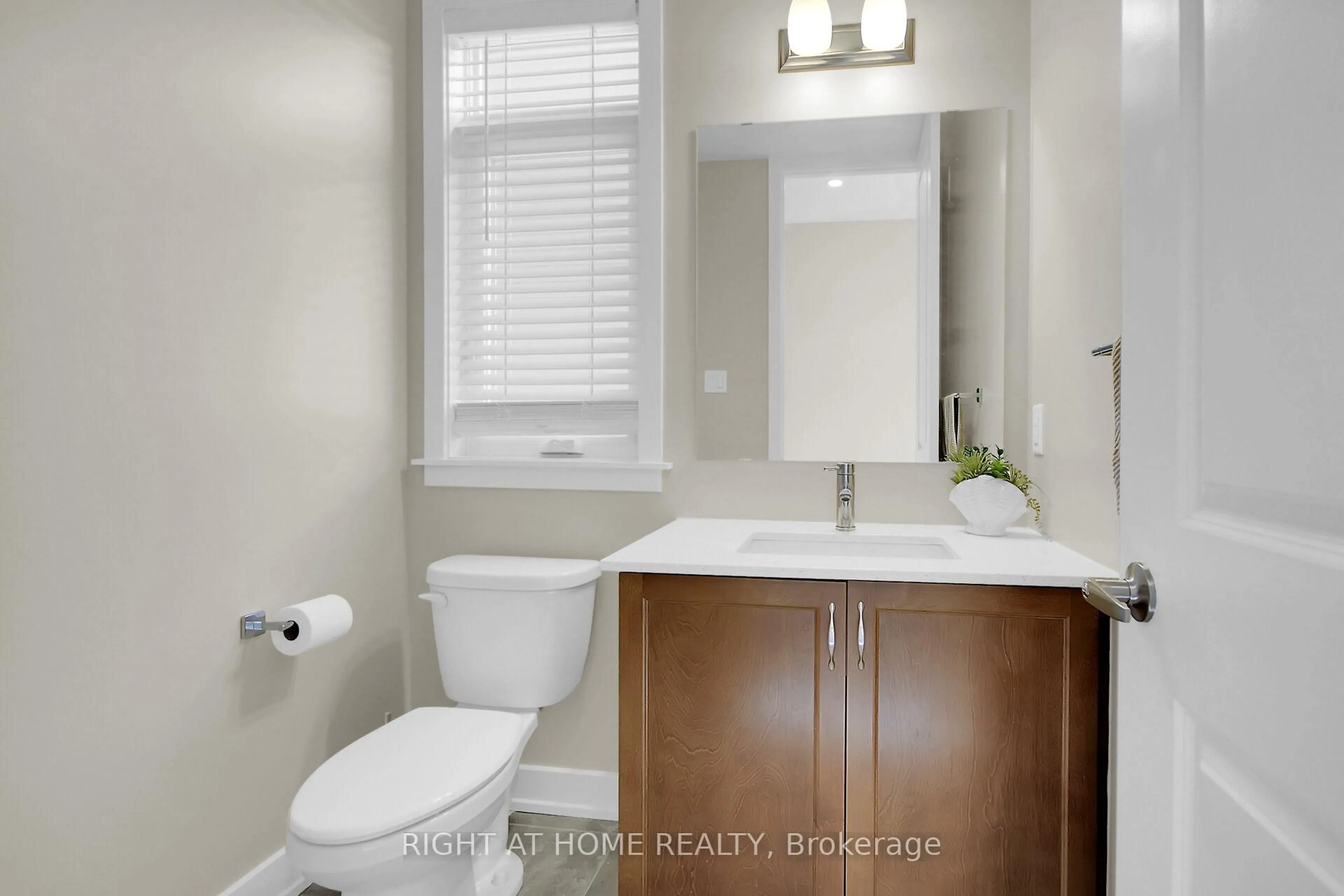 Standard bathroom, unknown for 935 EMBANKMENT St, Ottawa Ontario K2S 2P7