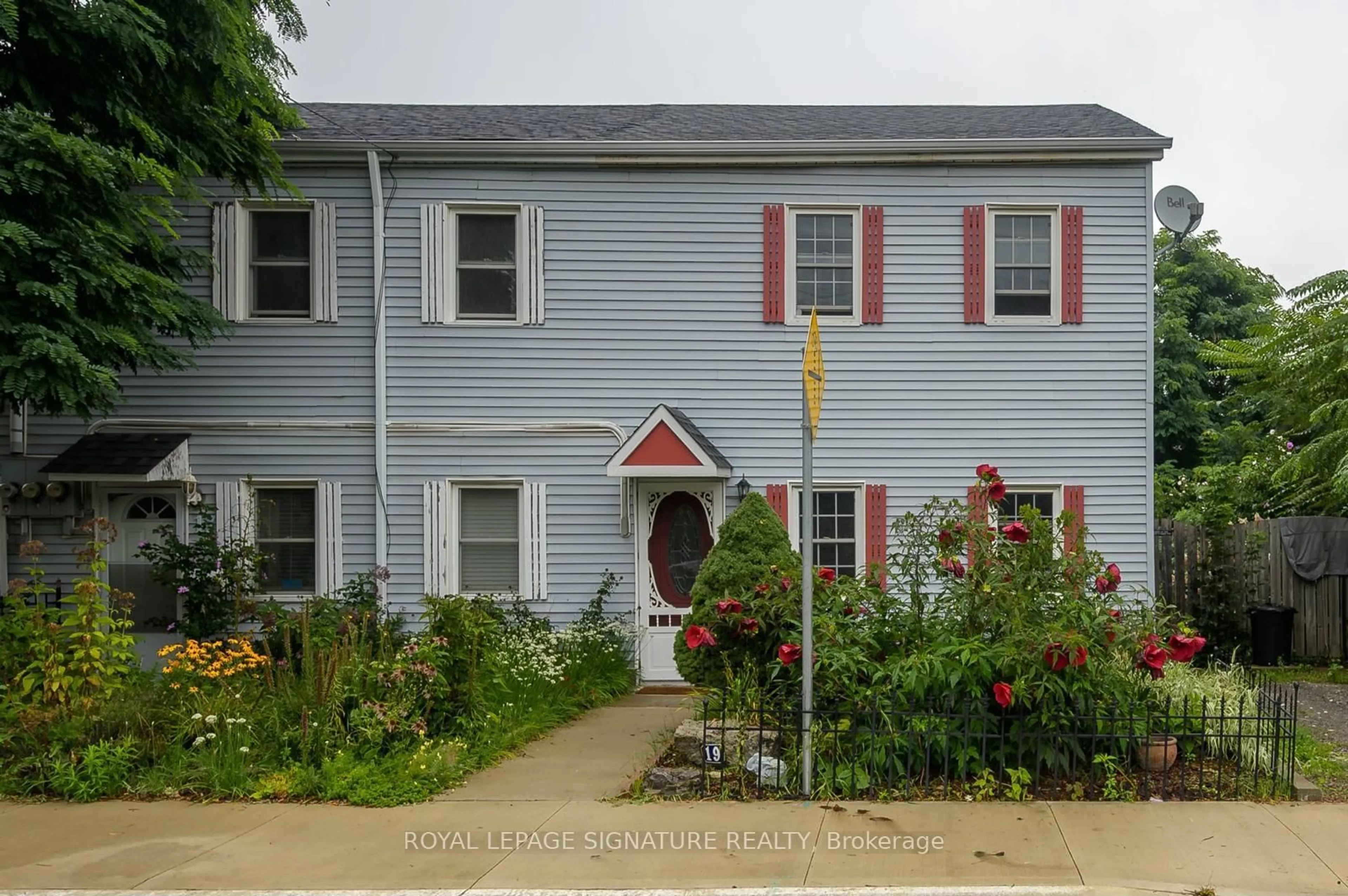 Home with vinyl exterior material, street for 19 Strachan St, Hamilton Ontario L8S 1S4