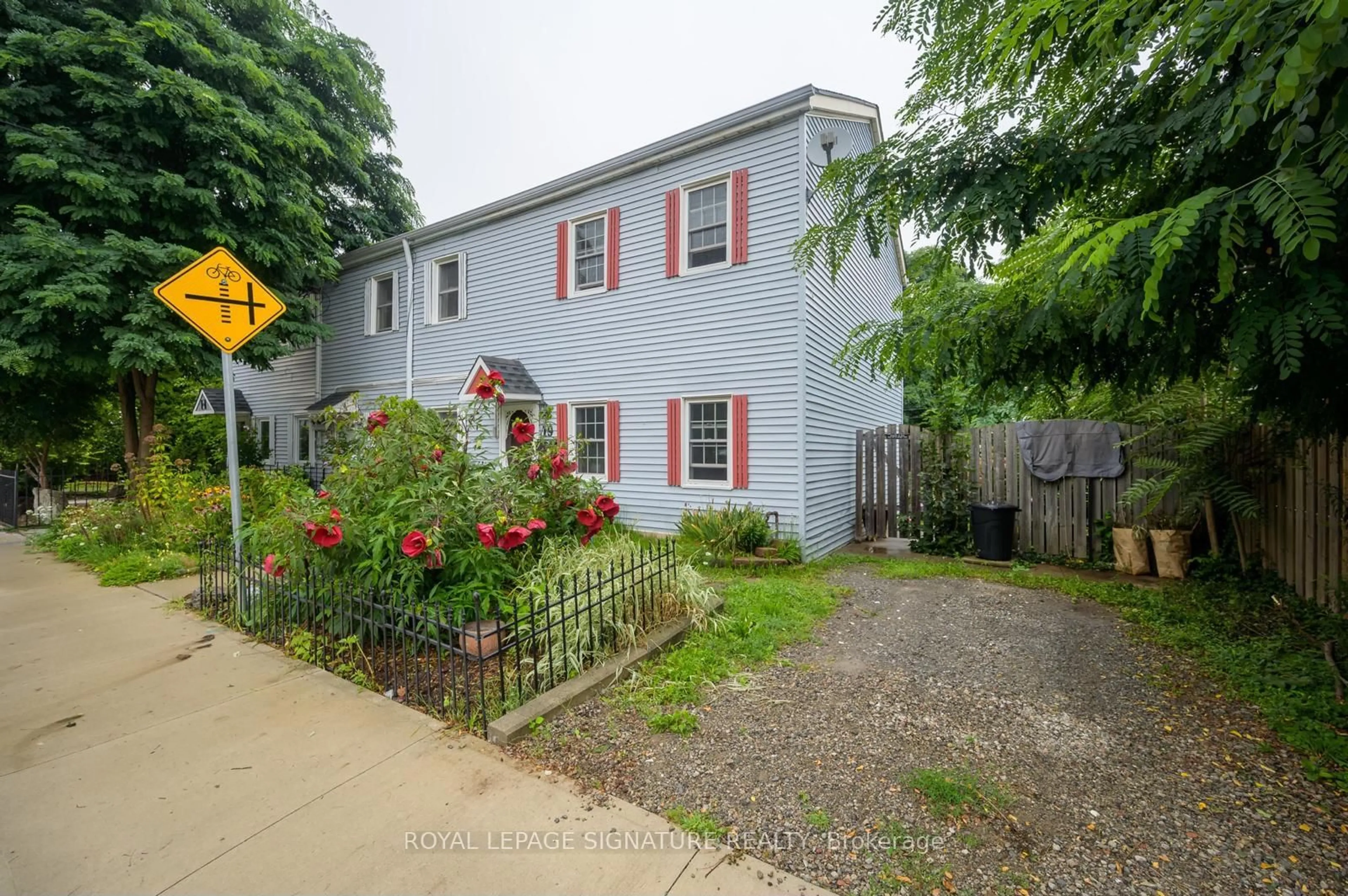 A pic from outside/outdoor area/front of a property/back of a property/a pic from drone, street for 19 Strachan St, Hamilton Ontario L8S 1S4