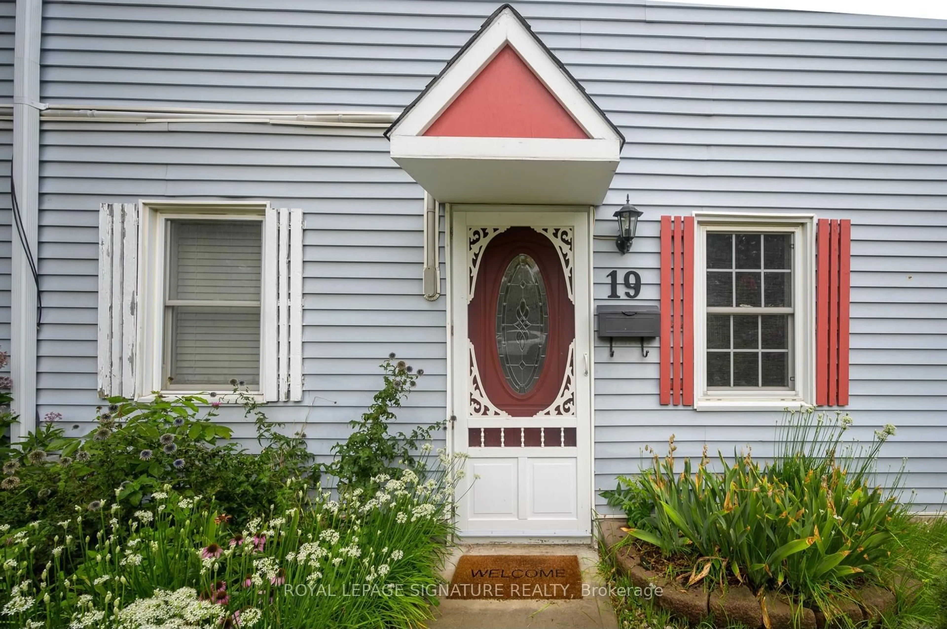 Home with vinyl exterior material, street for 19 Strachan St, Hamilton Ontario L8S 1S4