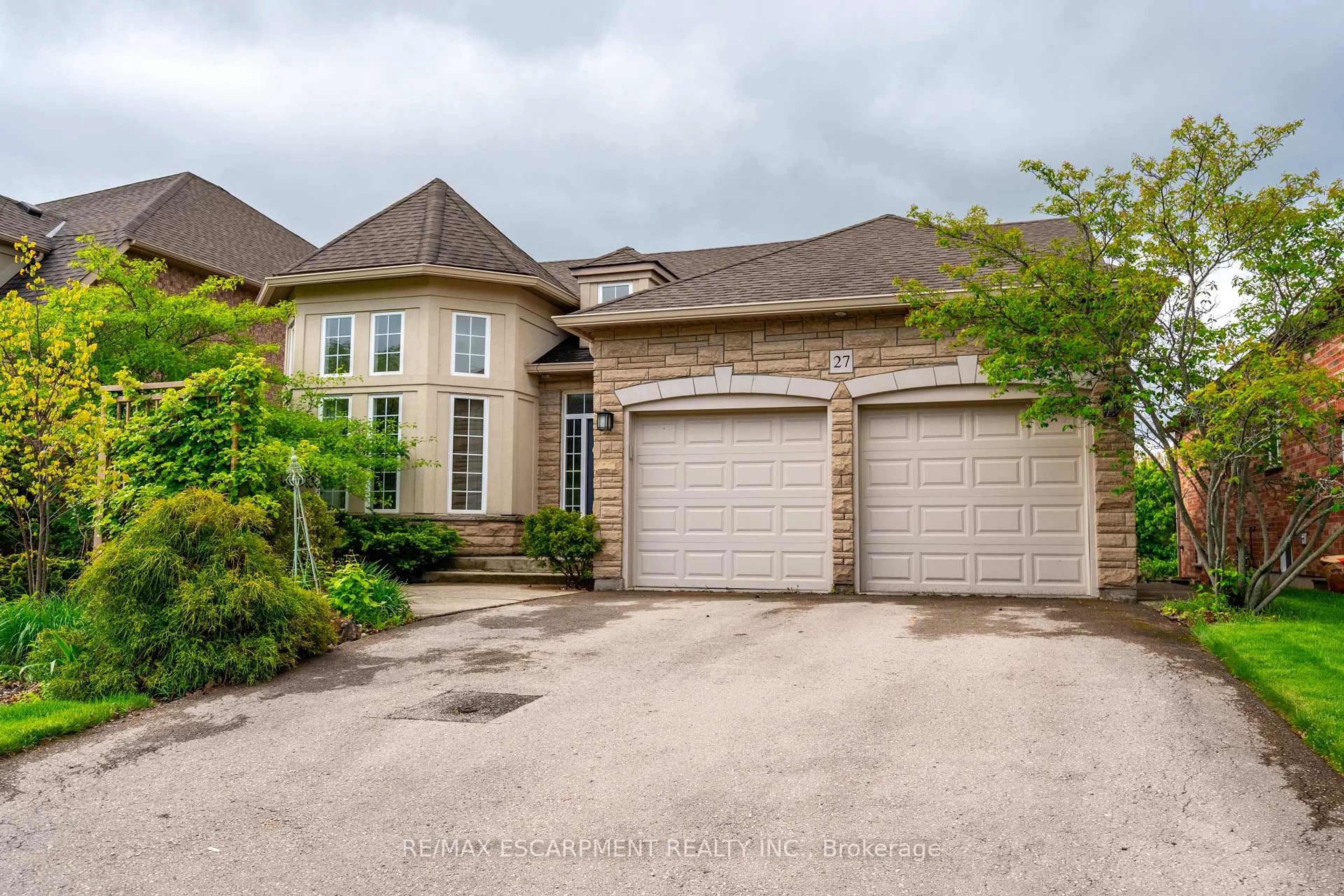 Unknown for 27 Gaines Ave, Hamilton Ontario L9H 7M4