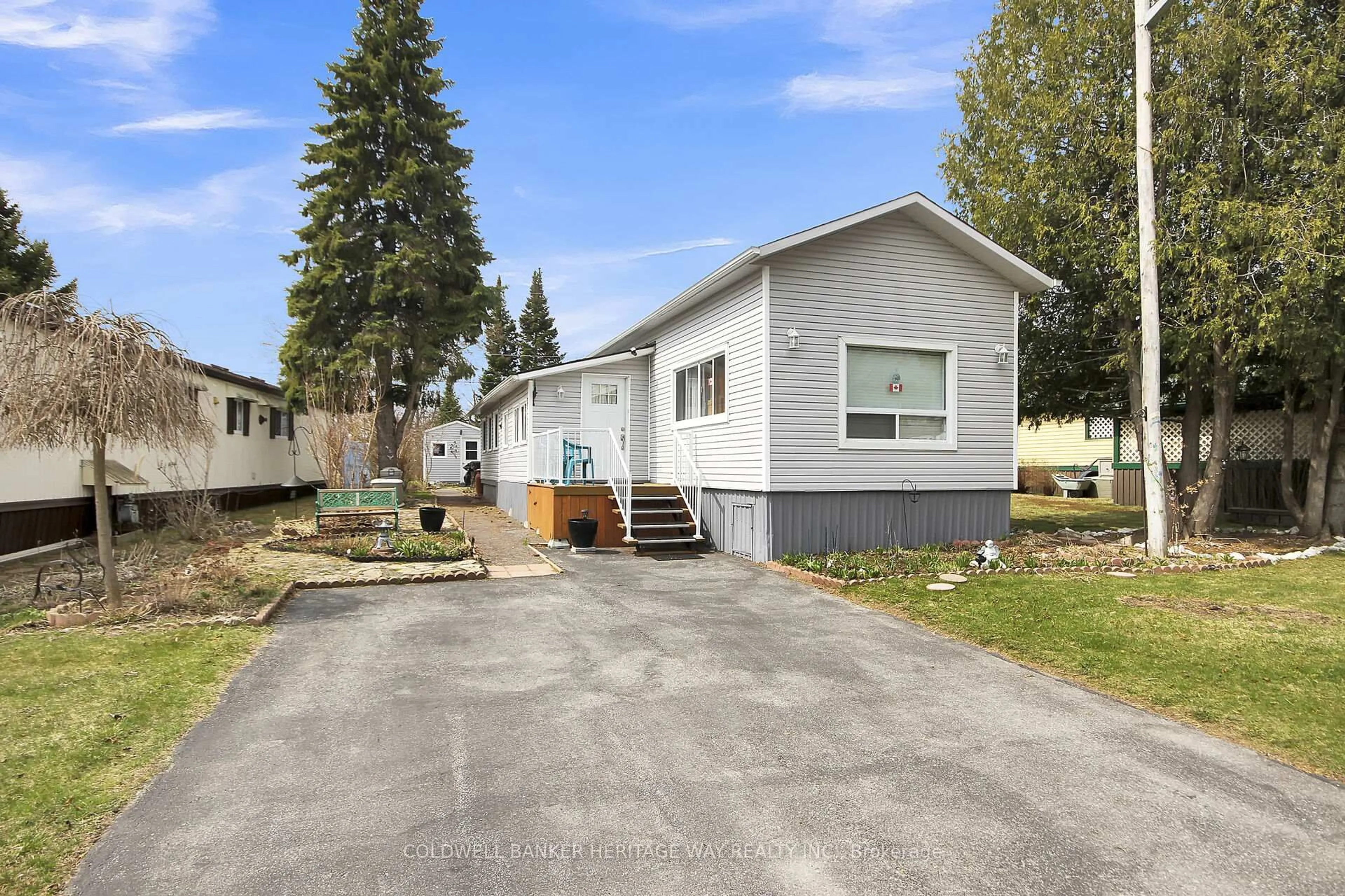 Home with vinyl exterior material, street for 241 PARK Cres, Carleton Place Ontario K7C 4R5