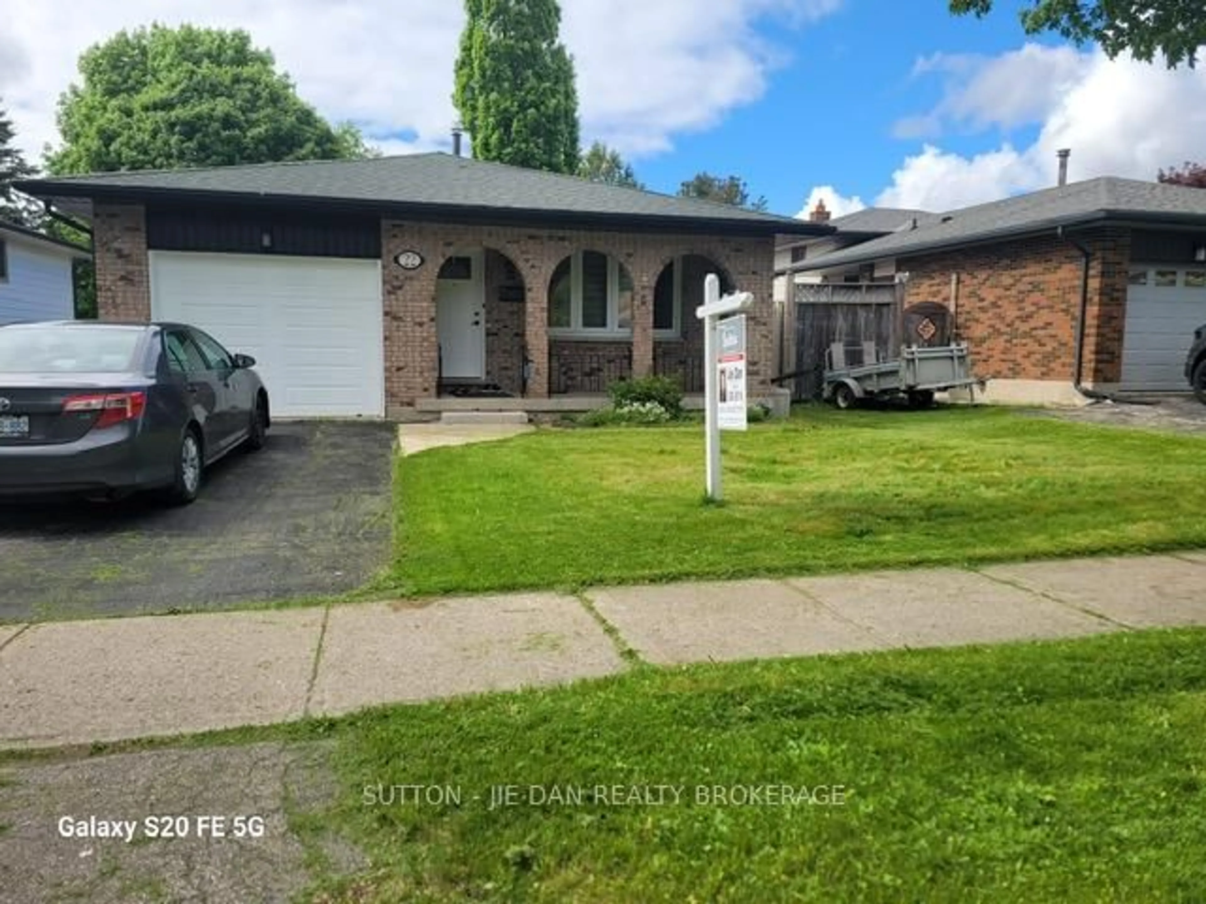 A pic from outside/outdoor area/front of a property/back of a property/a pic from drone, street for 22 MURIEL Cres, London South Ontario N6E 2K5
