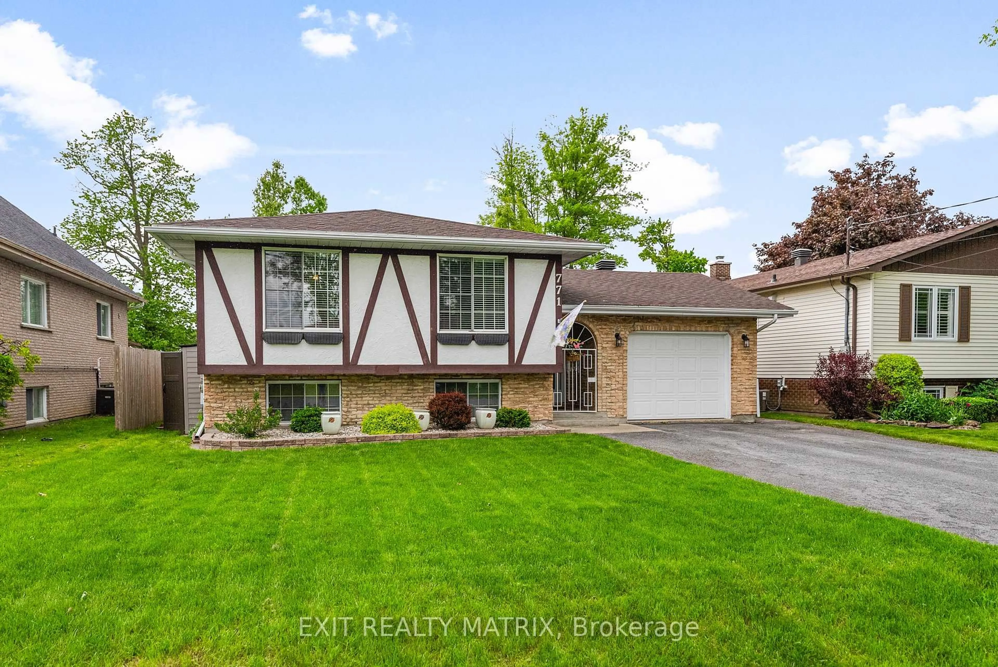 Home with vinyl exterior material, street for 771 Laflin Ave, Cornwall Ontario K6J 3M6
