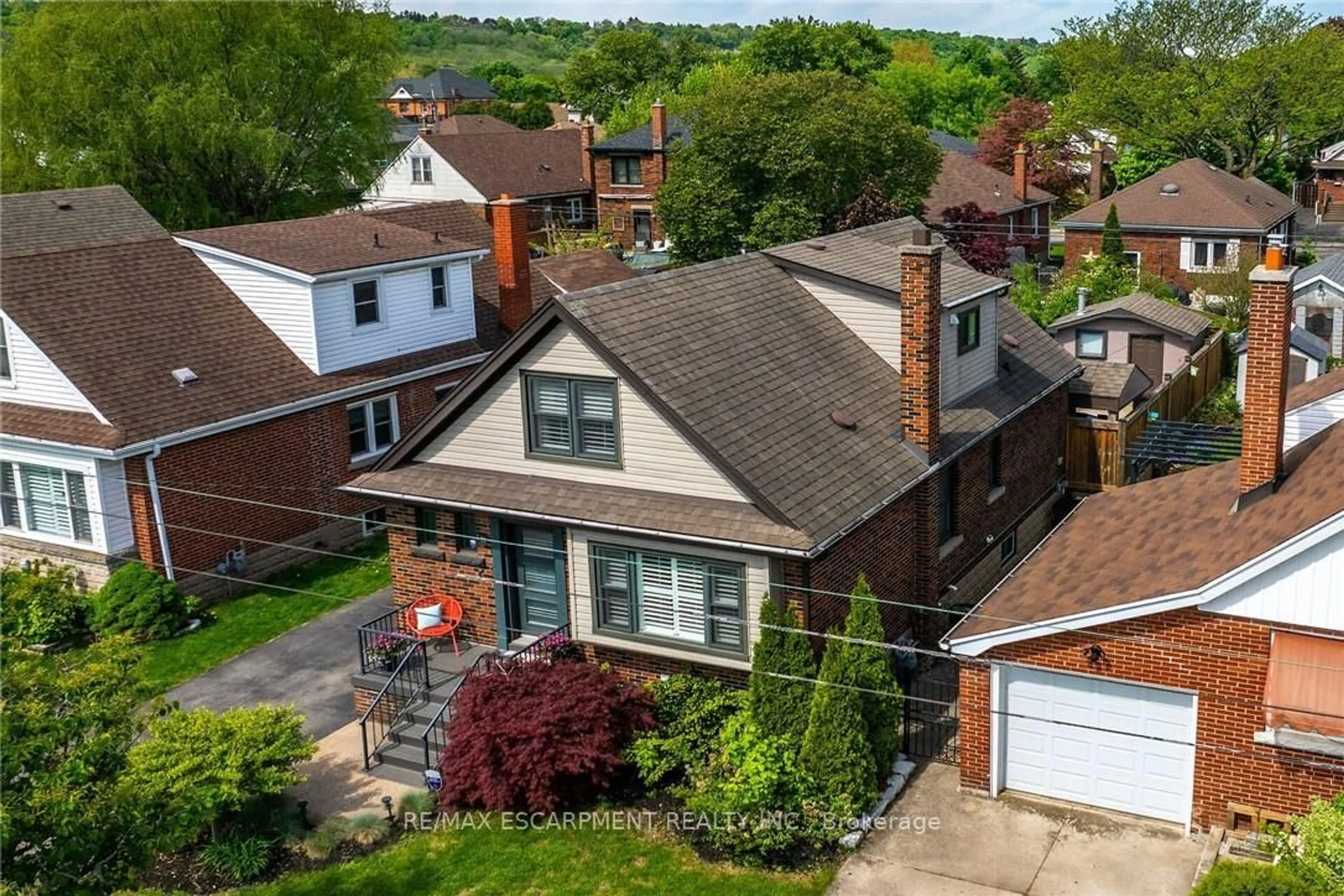 A pic from outside/outdoor area/front of a property/back of a property/a pic from drone, street for 74 Garside Ave, Hamilton Ontario L8K 2V8