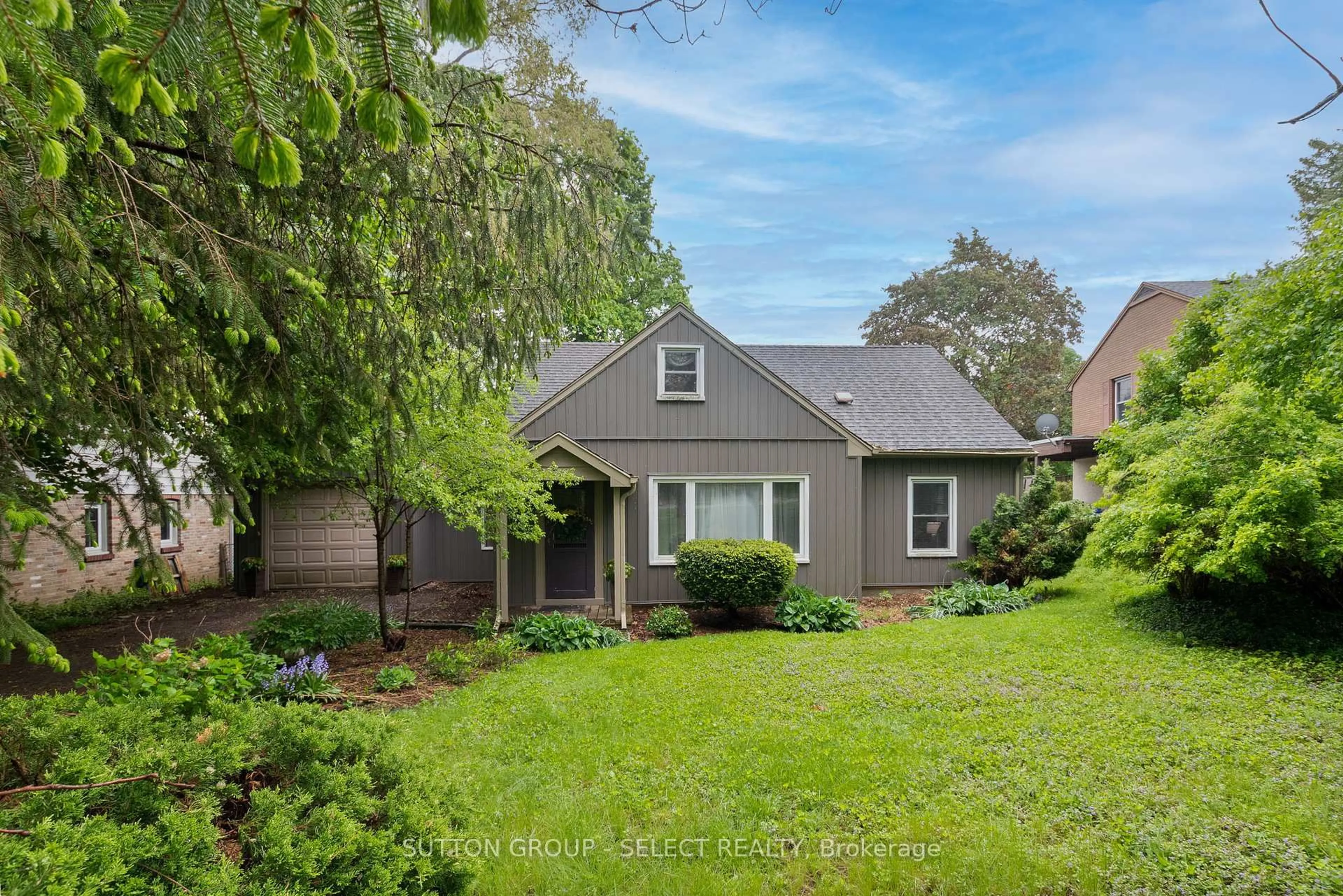 A pic from outside/outdoor area/front of a property/back of a property/a pic from drone, street for 570 Kingsway Ave, London North Ontario N6H 3A1