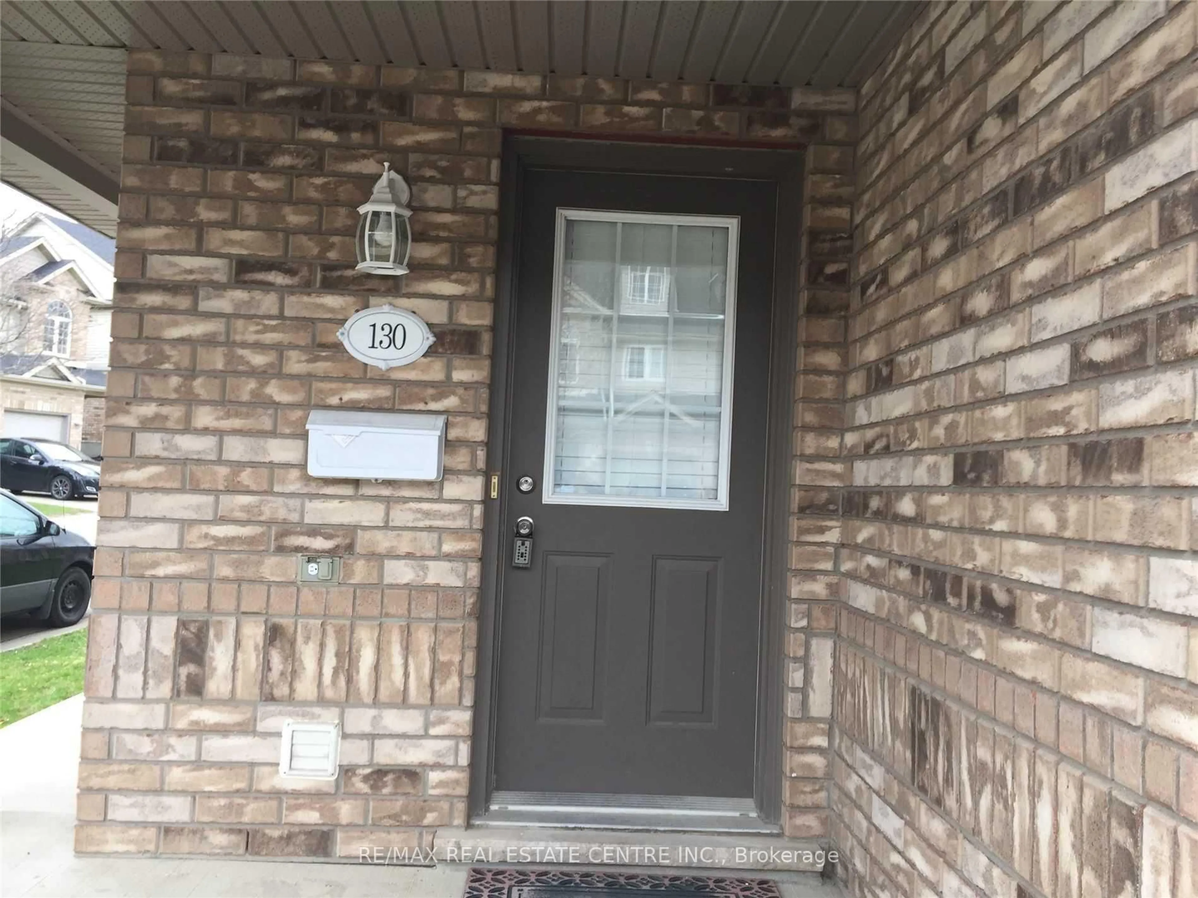 Indoor entryway for 1155 Gordon St #130, Guelph Ontario N1L 1S8