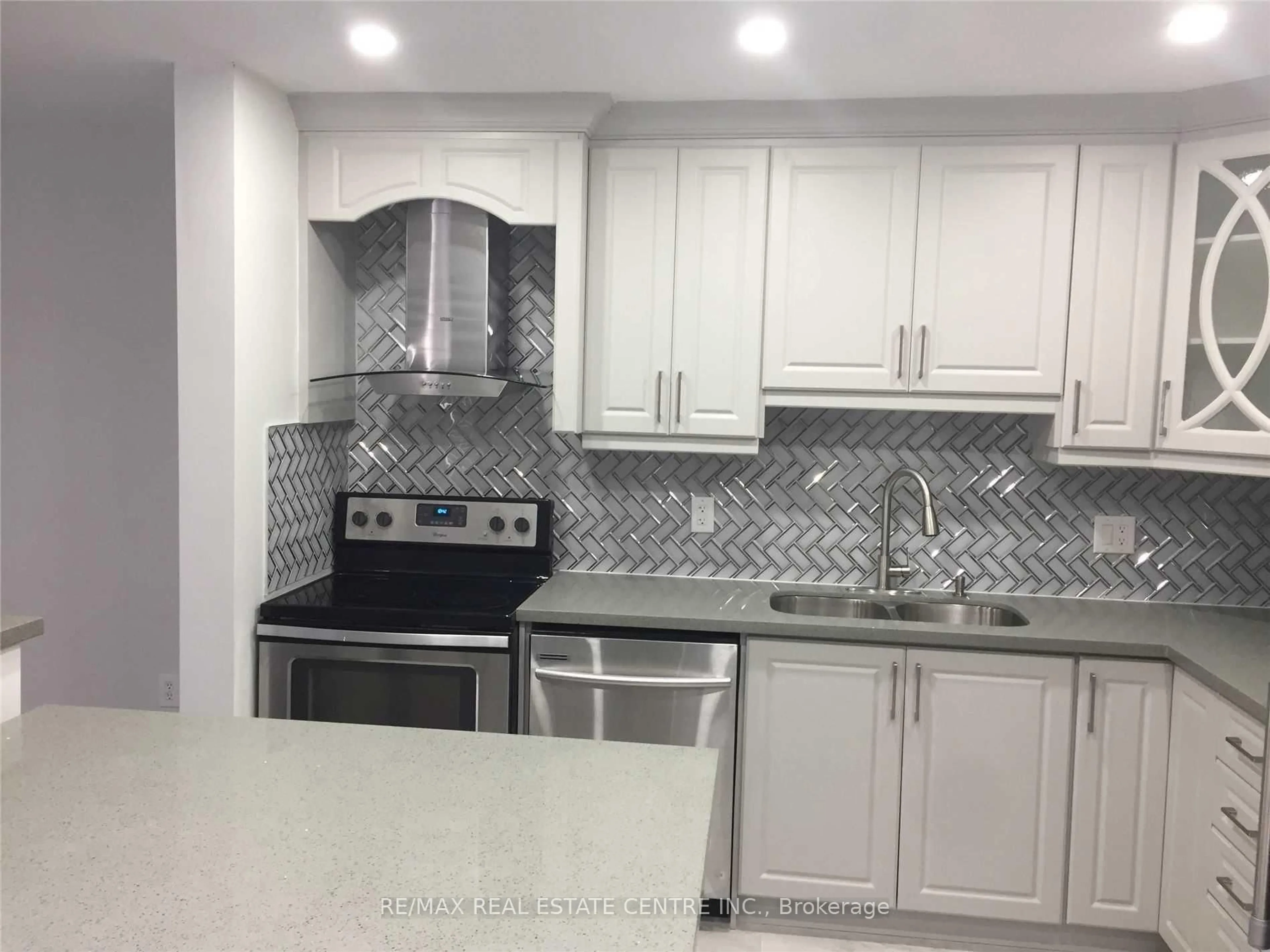 Standard kitchen, ceramic/tile floor for 1155 Gordon St #130, Guelph Ontario N1L 1S8
