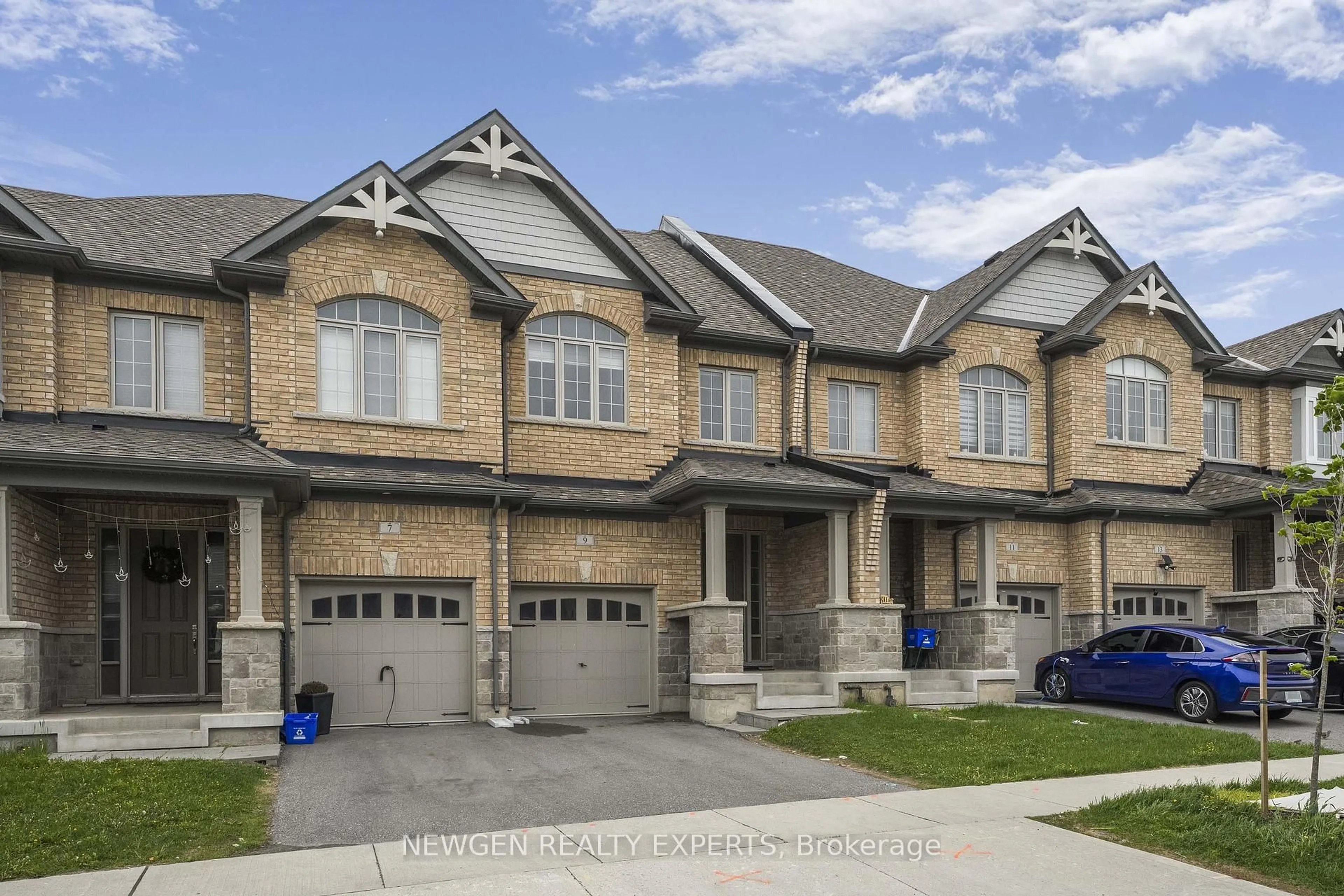 Home with brick exterior material, street for 9 Stonehill Ave, Kitchener Ontario N2R 0N9