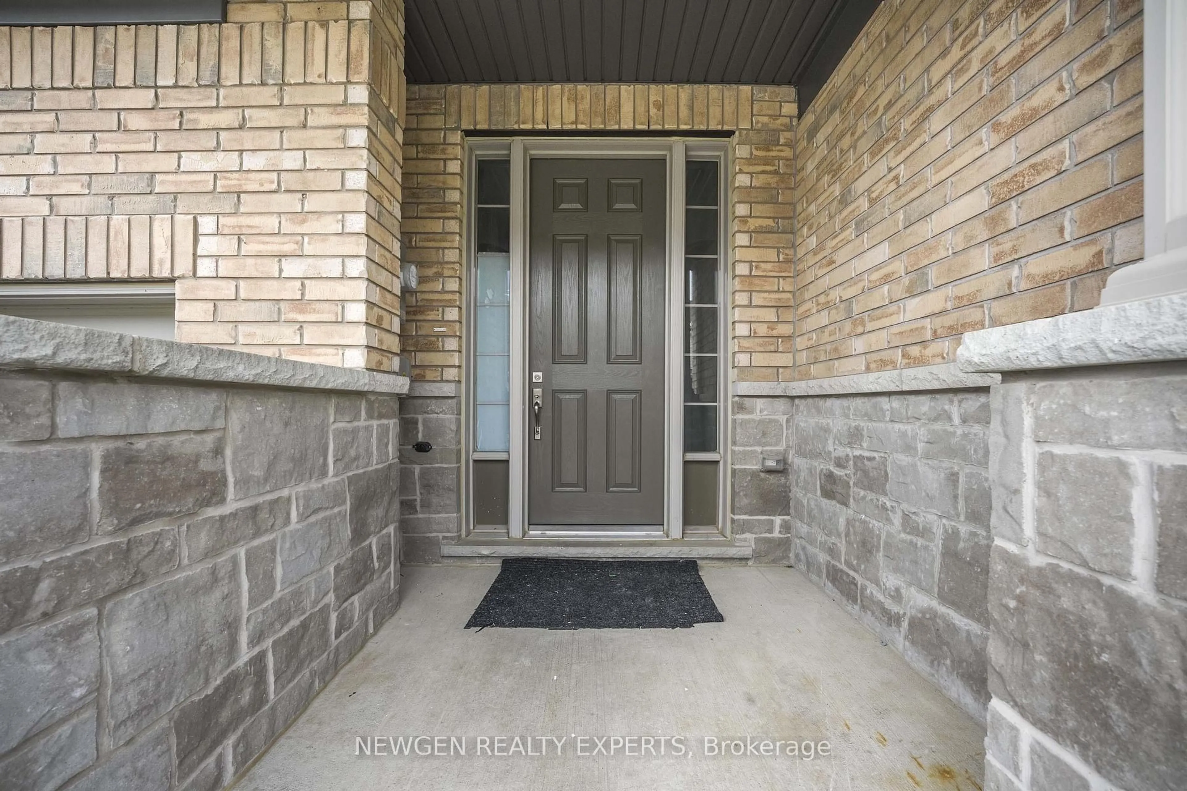 Indoor entryway for 9 Stonehill Ave, Kitchener Ontario N2R 0N9