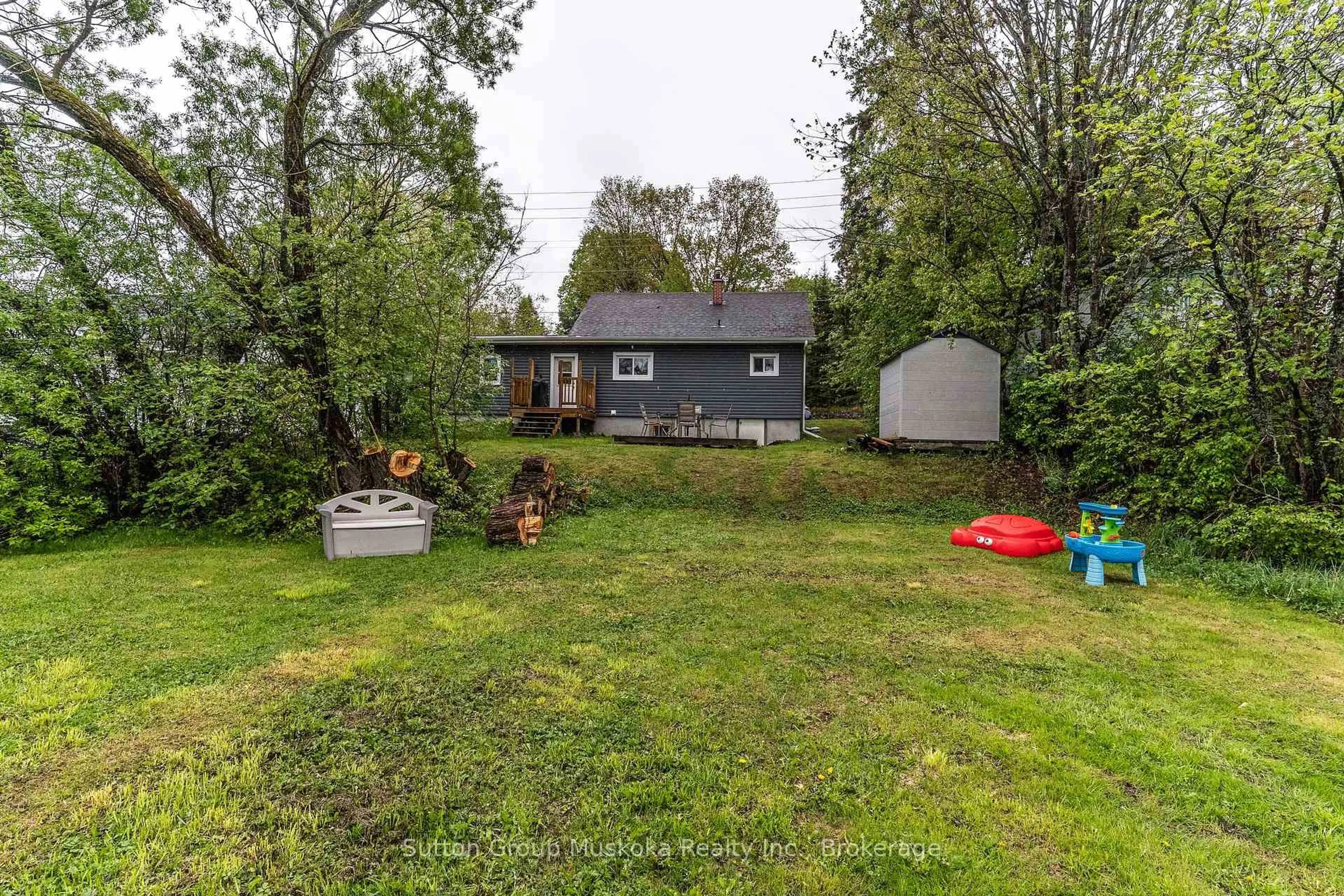 Shed for 221 yonge St, Burk's Falls Ontario P0A 1C0