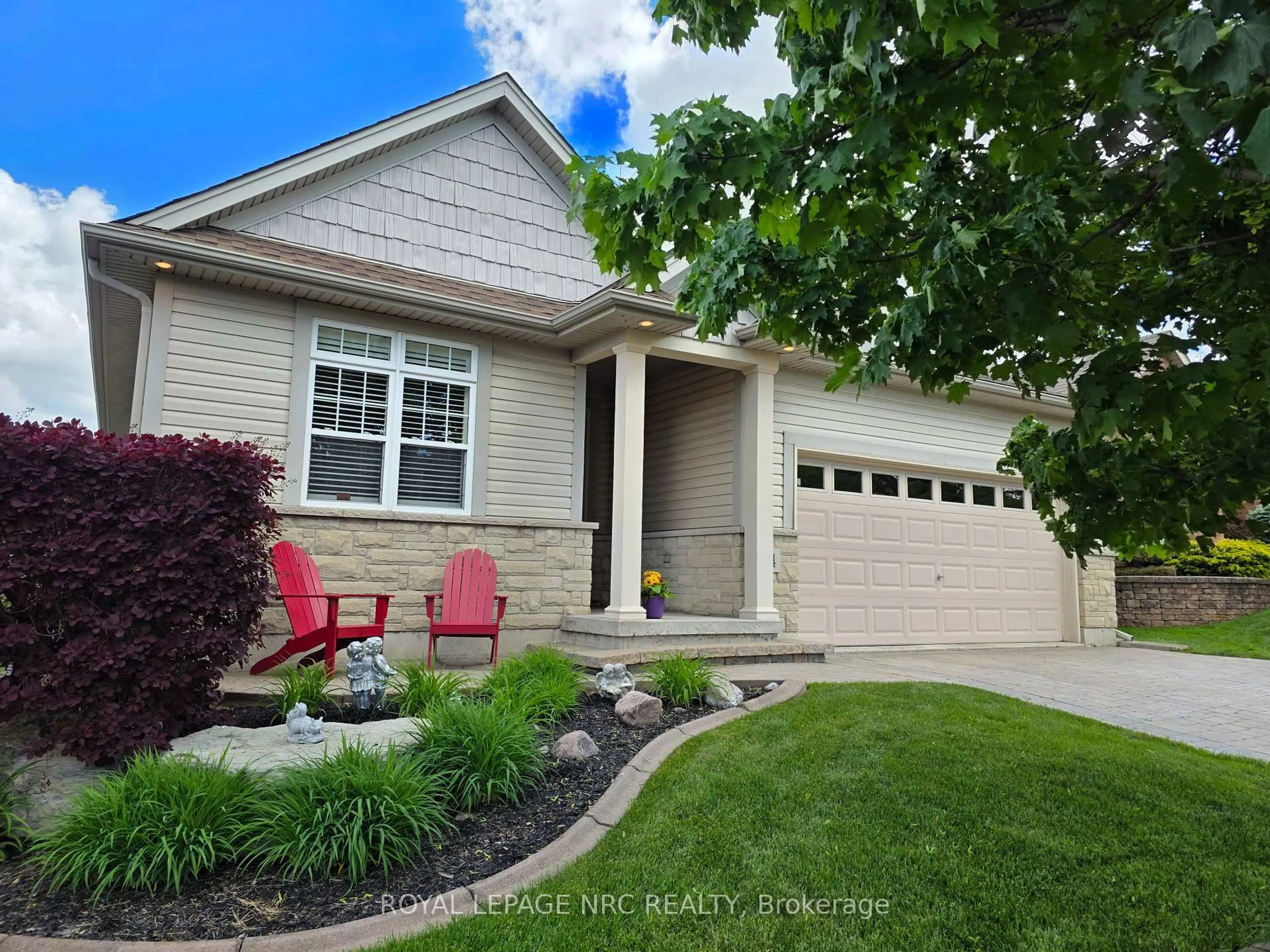 Home with vinyl exterior material, street for 44 Morris Tr, Welland Ontario L3B 6G6