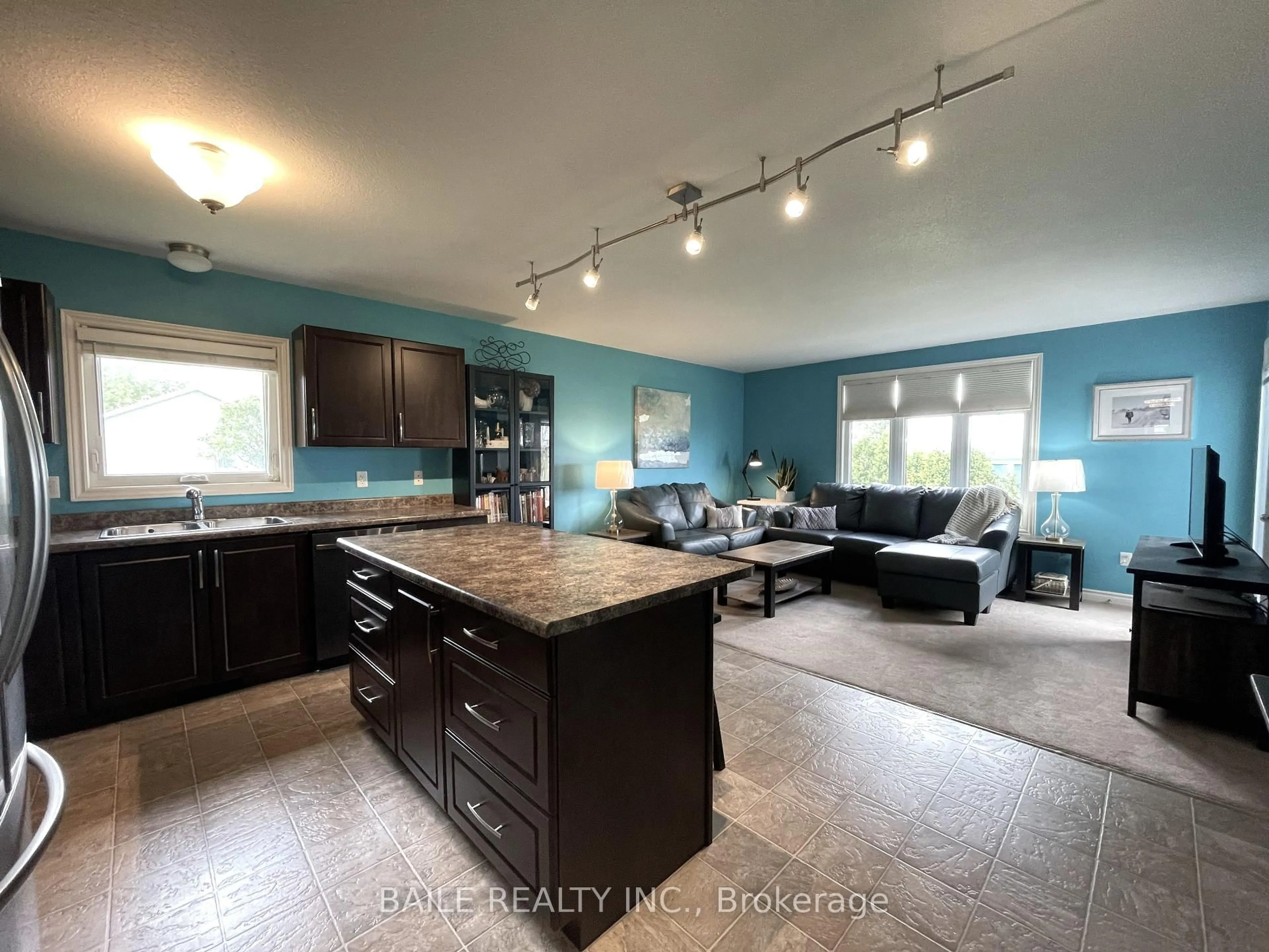 Open concept kitchen, unknown for 3293 Morrell St St, Brooke-Alvinston Ontario N0N 1A0