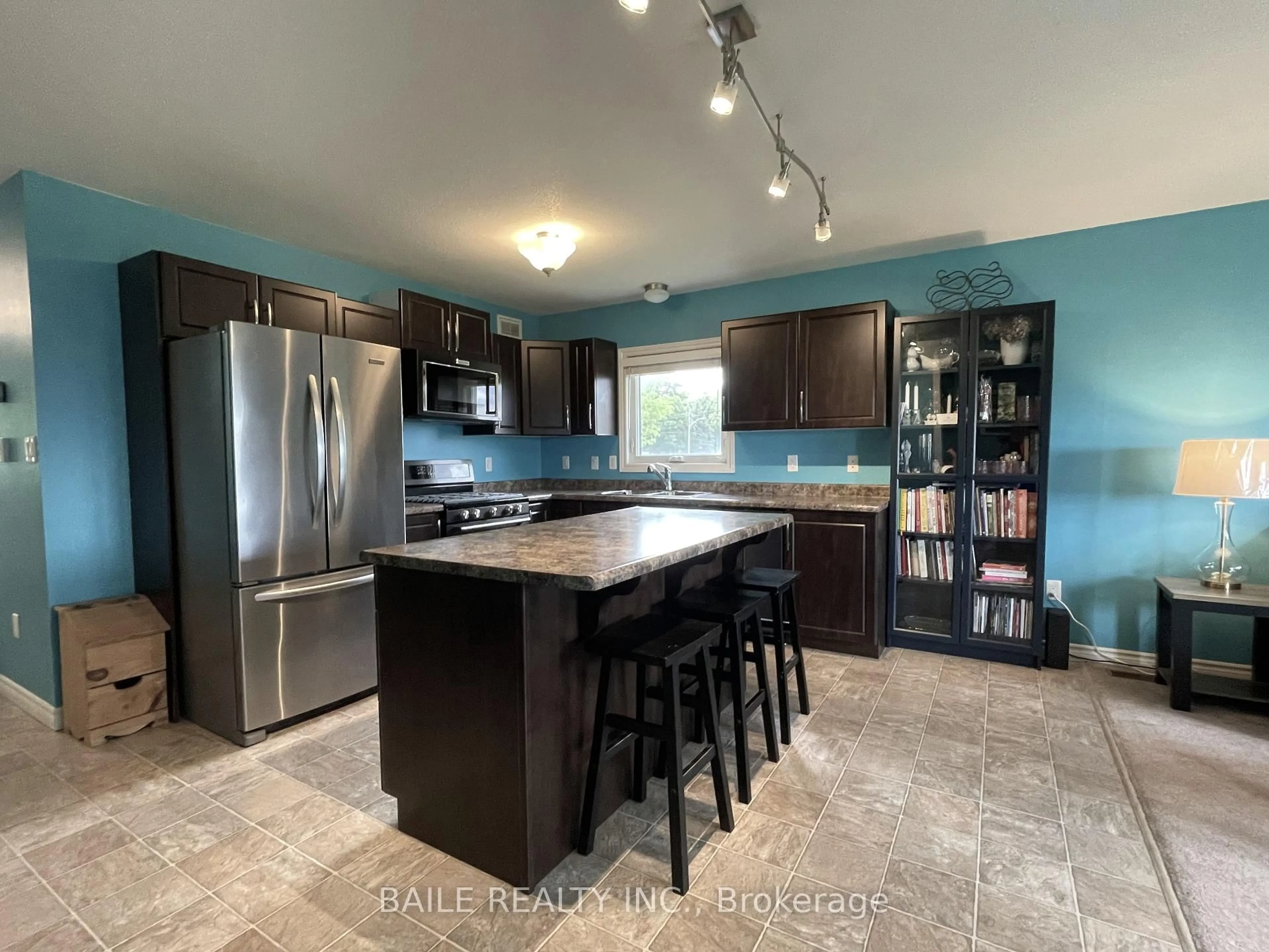 Open concept kitchen, ceramic/tile floor for 3293 Morrell St St, Brooke-Alvinston Ontario N0N 1A0
