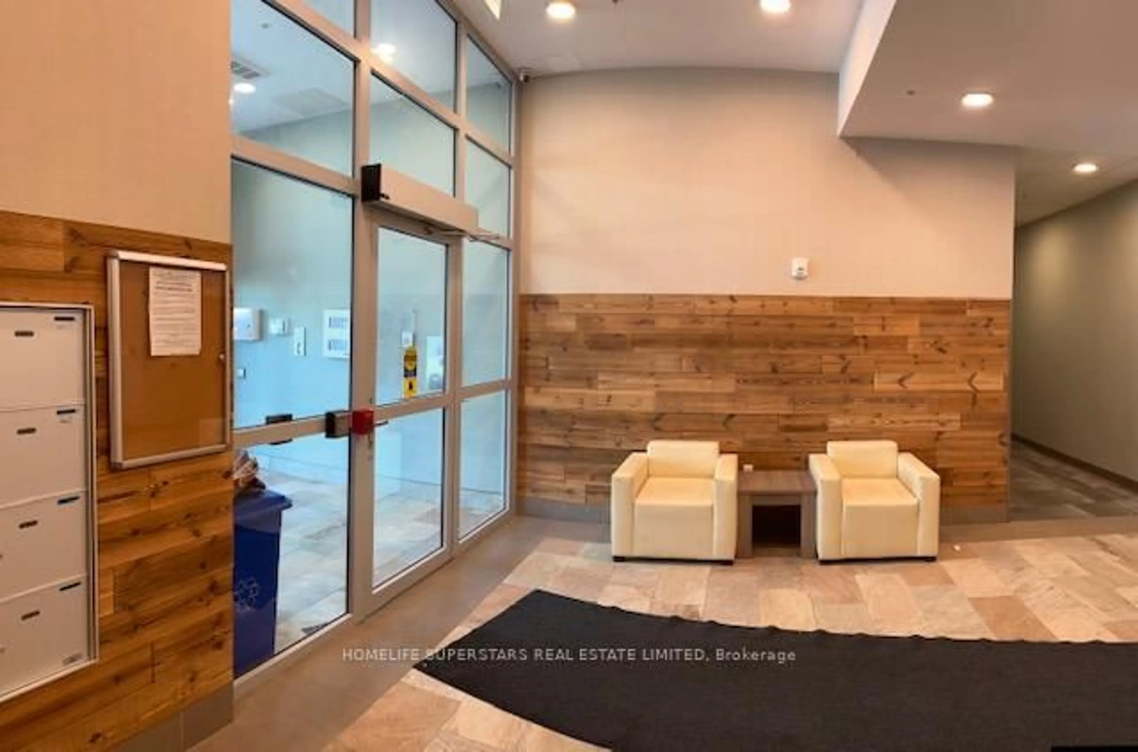 Indoor foyer for 257 Hemlock St #410, Waterloo Ontario N2L 3R4